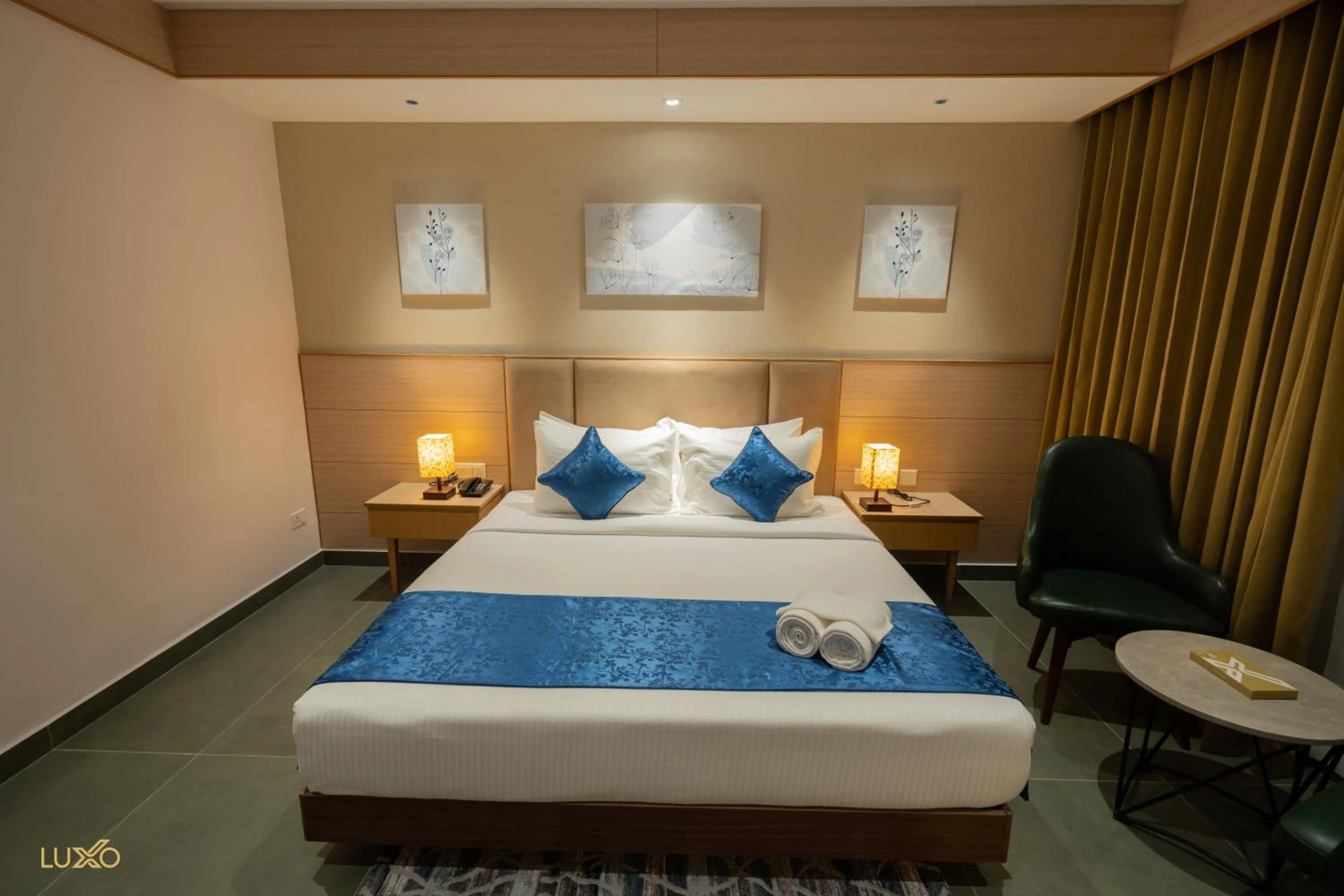 Bed in Luxo Kochi