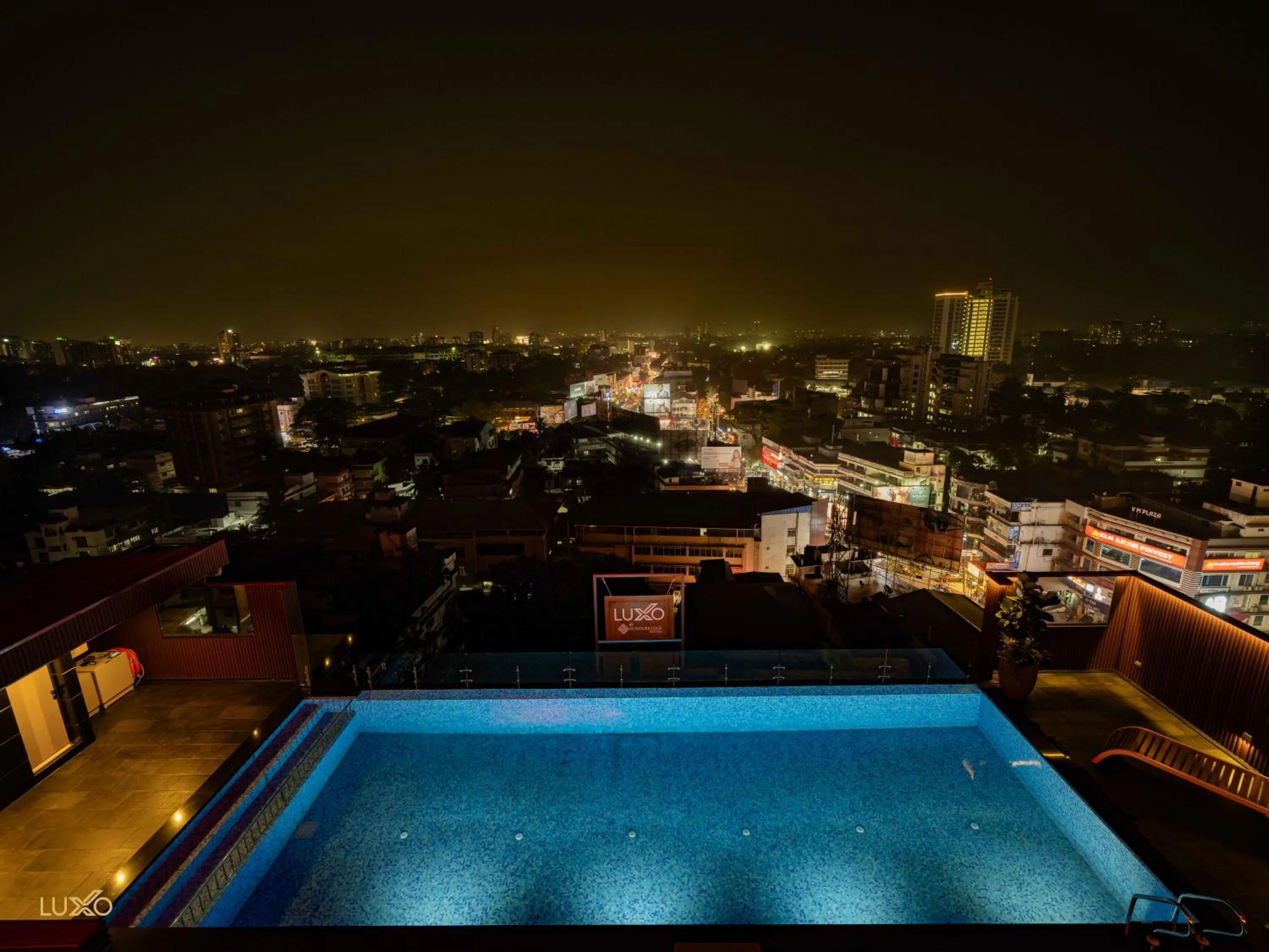 Swimming pool in Luxo Kochi