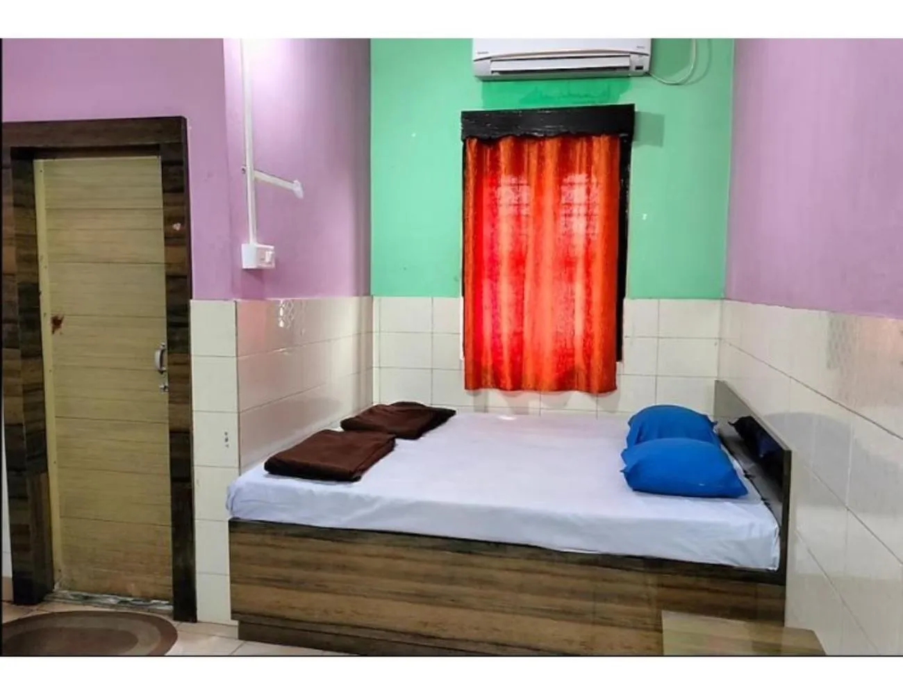 Bed in Central Guest House, Tripura