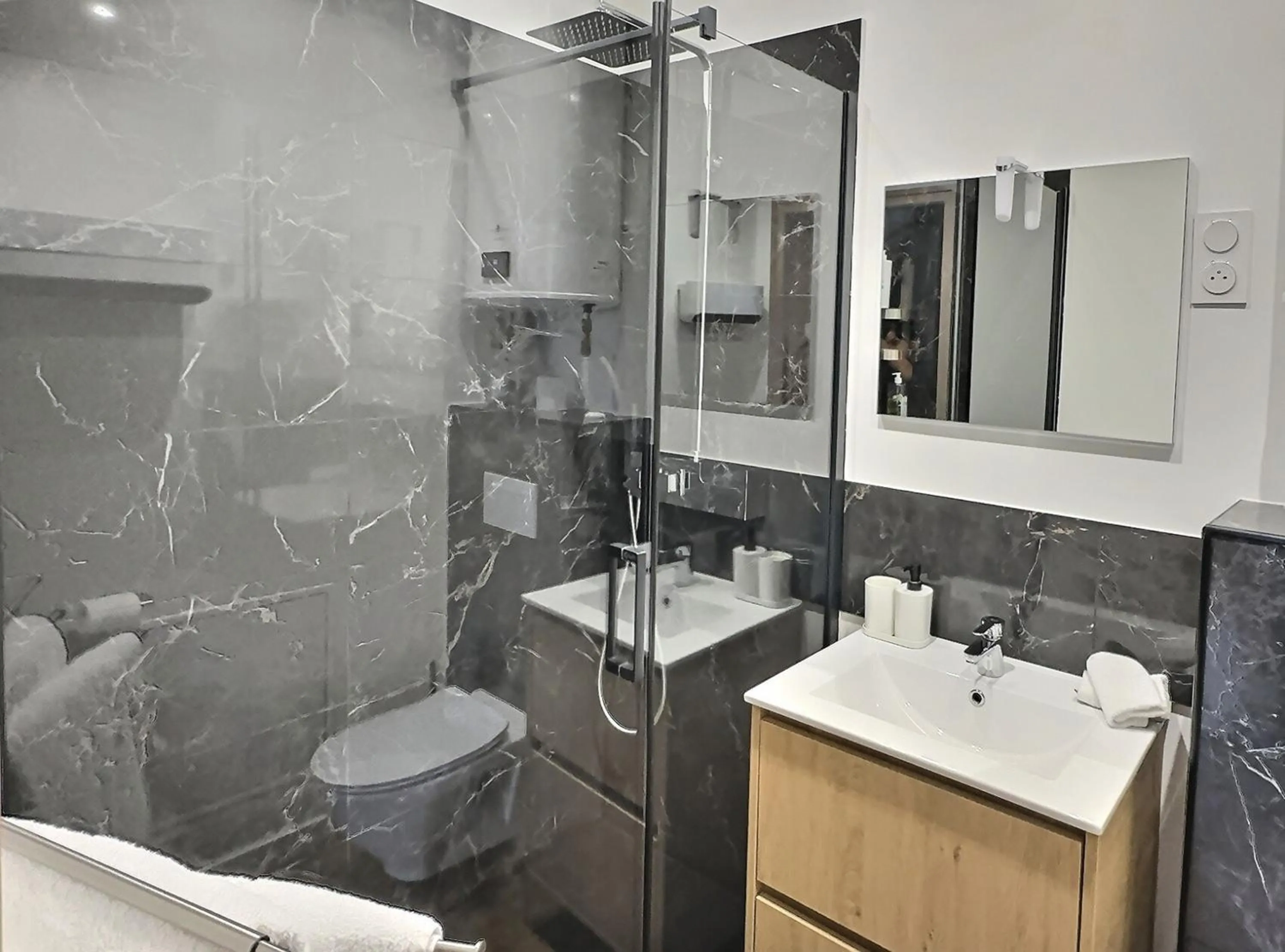 Bathroom in Appart Hotel Cinéma Perpignan