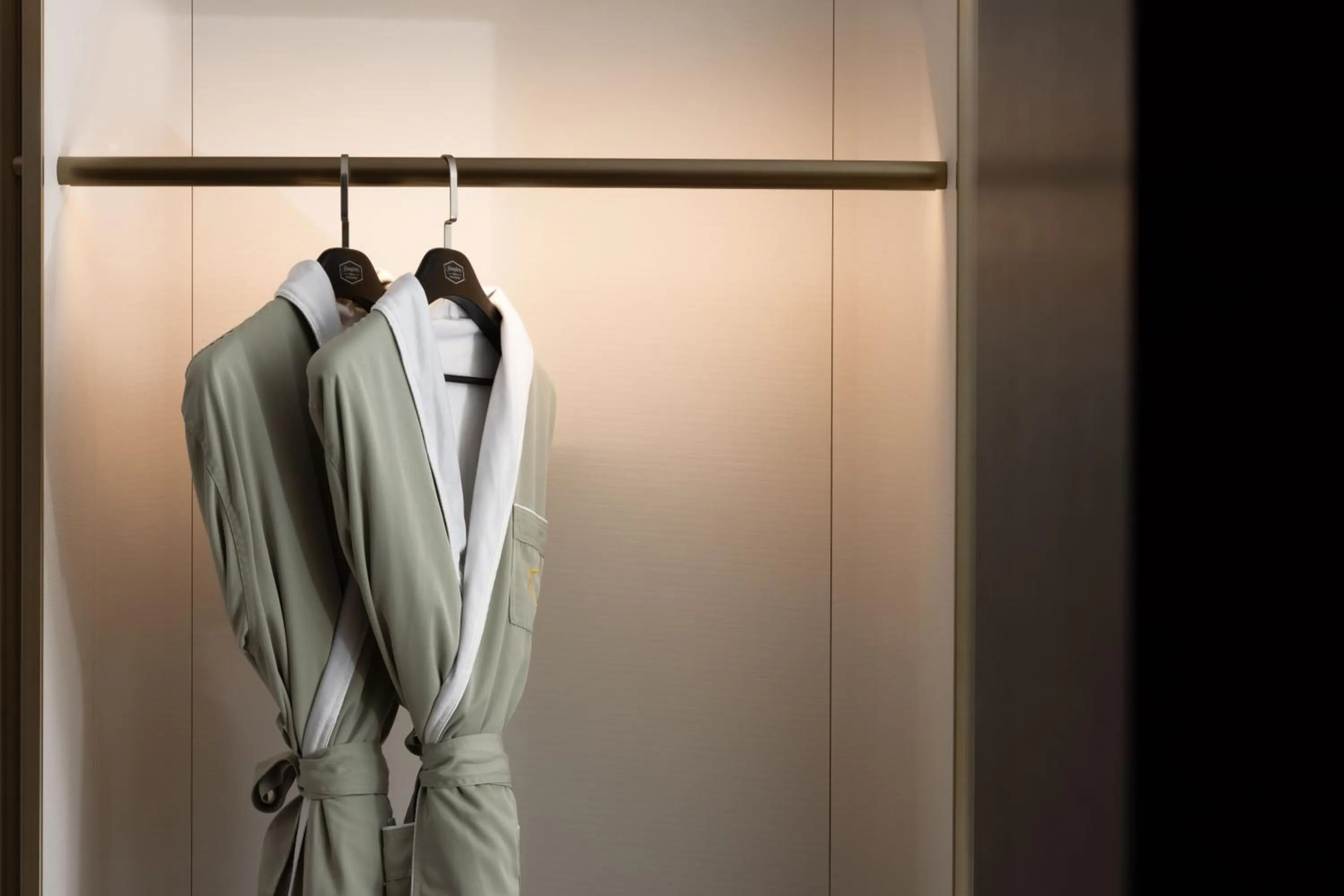 wardrobe in Hampton by Hilton Shenzhen Nanshan Science and Technology Park