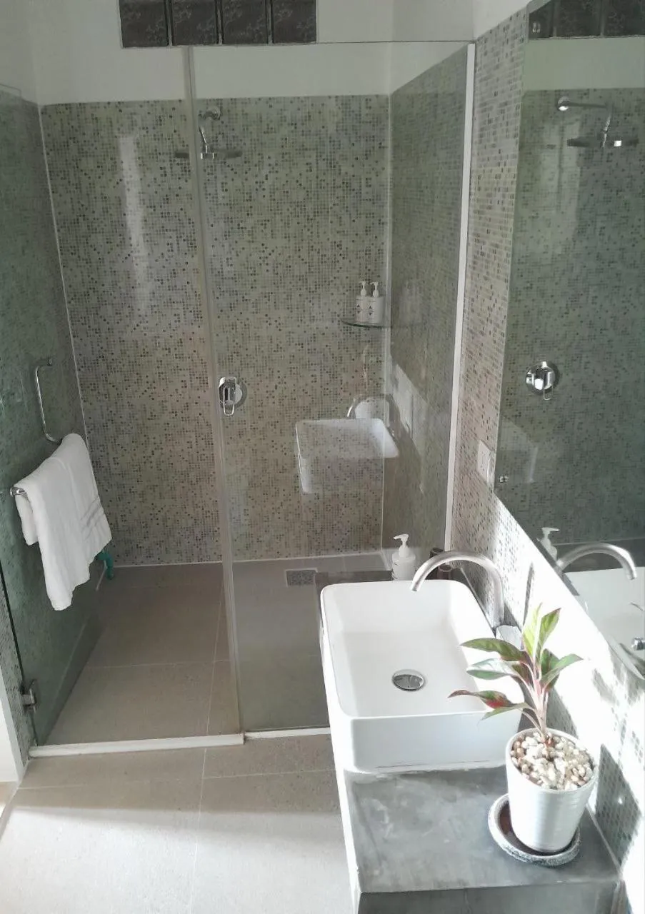 Shower in Angkor Eden Boutique Hotel