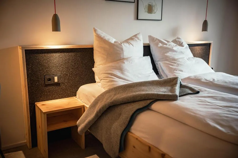 Bed in Allgäuer Genusshotel und Historischer Dorfgasthof Hirsch