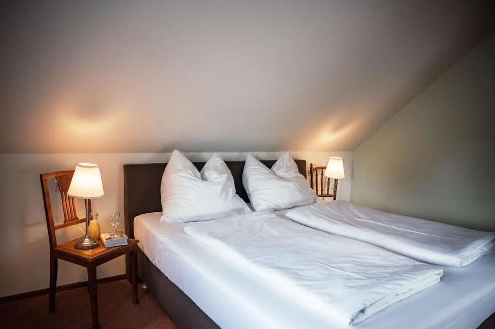 Bed in Allgäuer Genusshotel und Historischer Dorfgasthof Hirsch