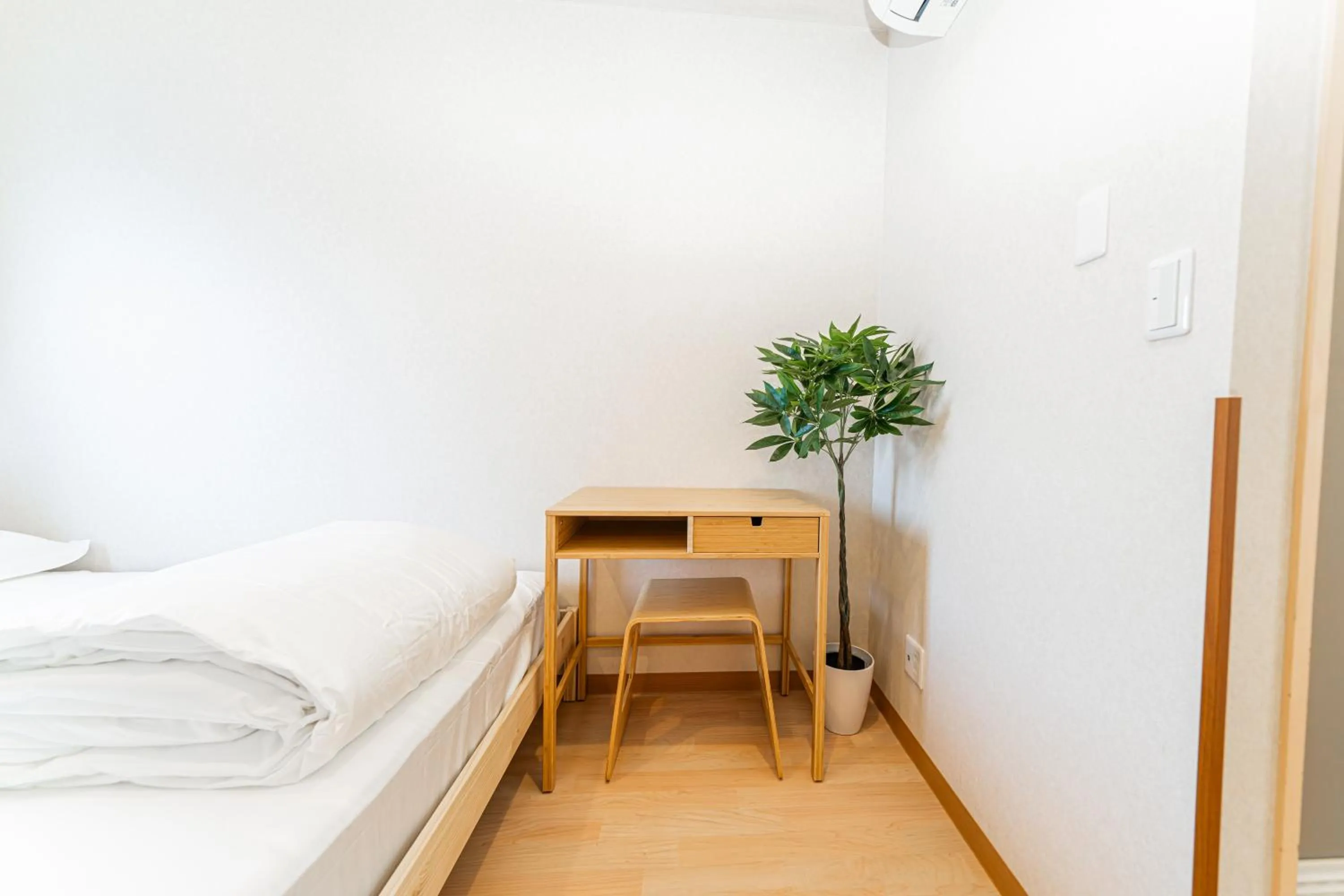 hair dresser, Bed in E JOY INN-East Nipoori Branch