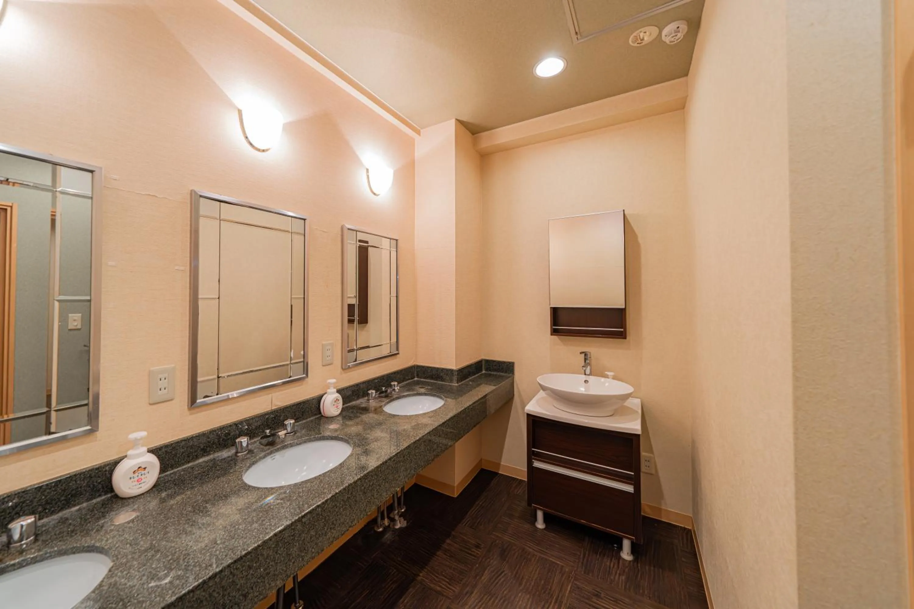 Bathroom in E JOY INN-East Nipoori Branch