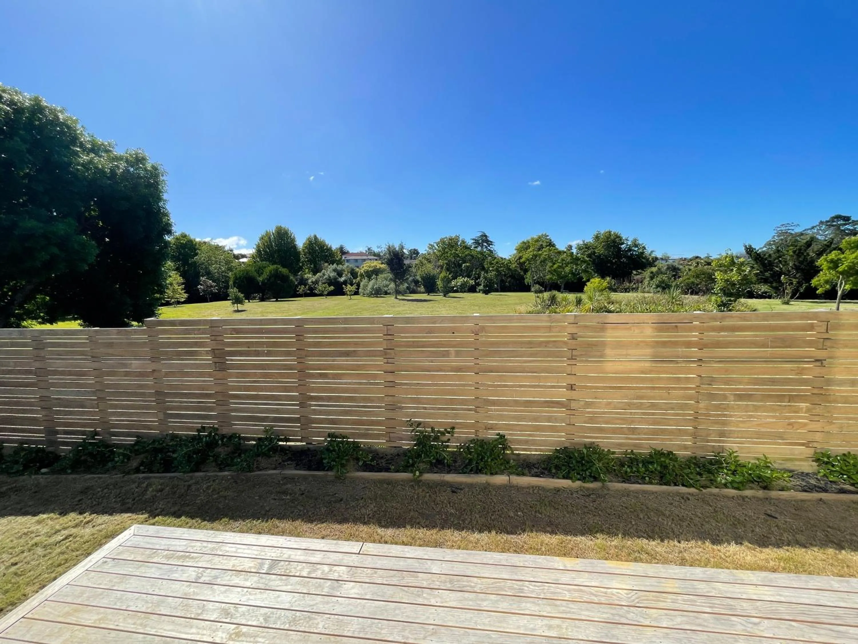 Garden view in Modern Home by the Reserve