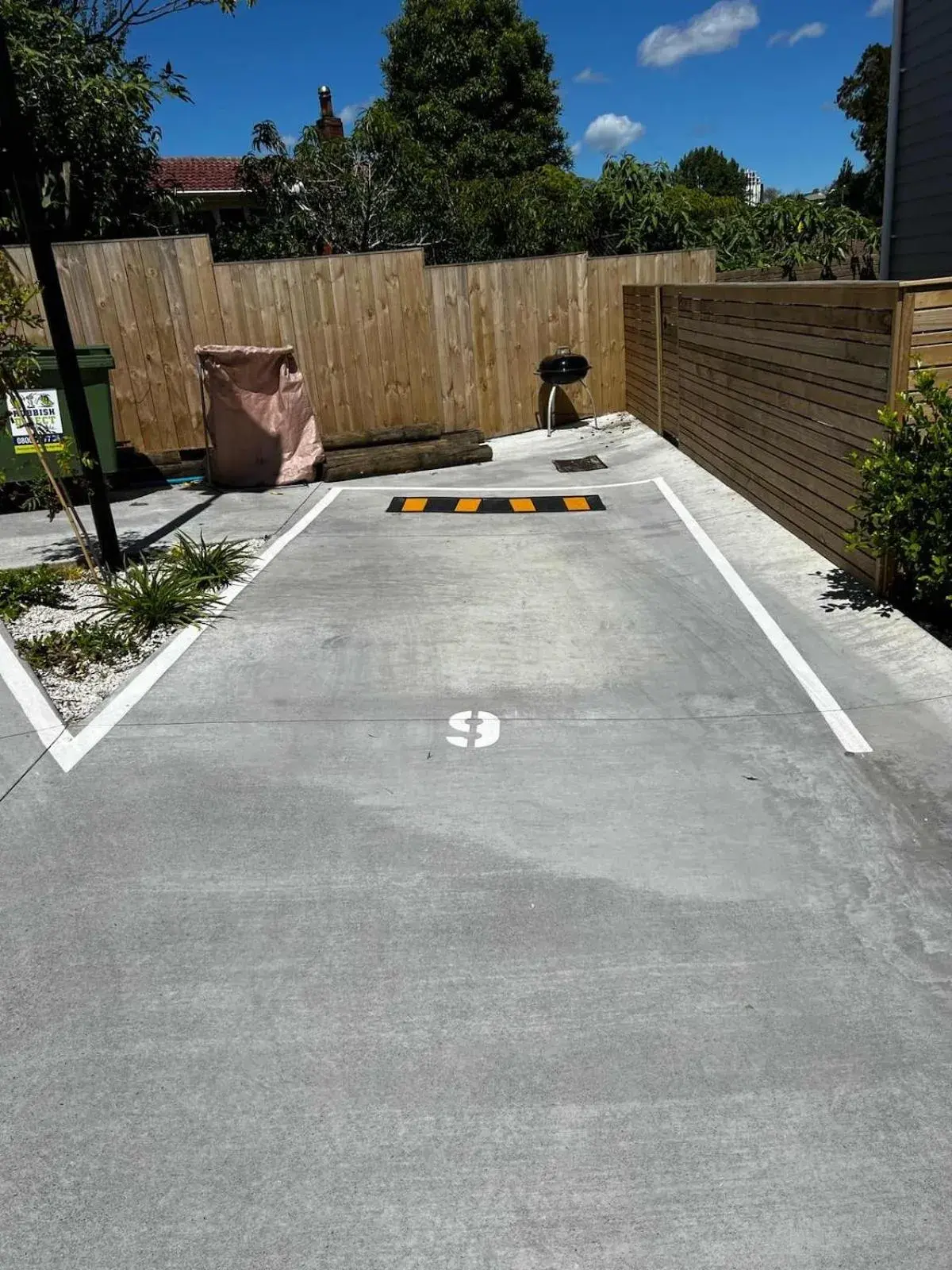 Four-Bedroom House in Modern Home by the Reserve Four-Bedroom House in Modern Home by the Reserve