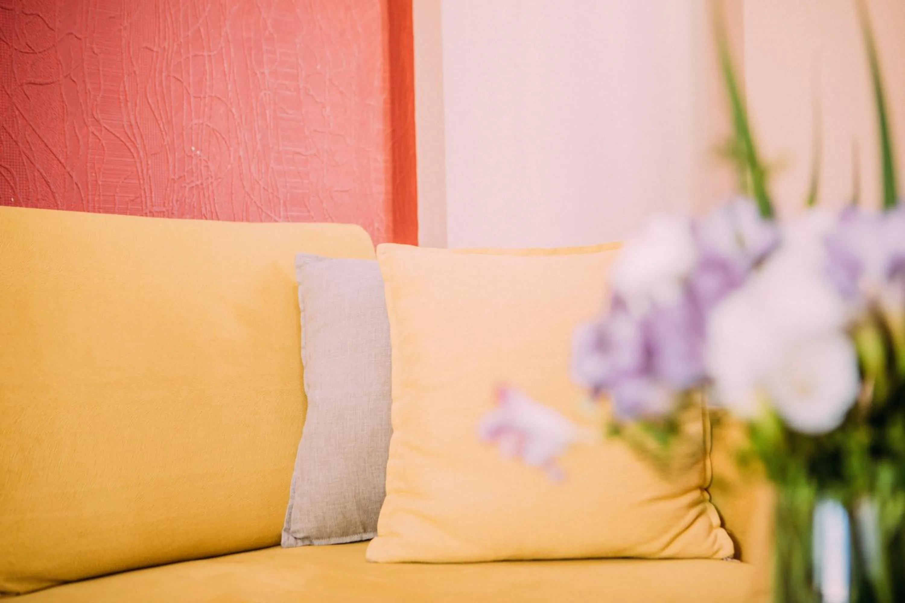 Seating area in Kantar Hotel