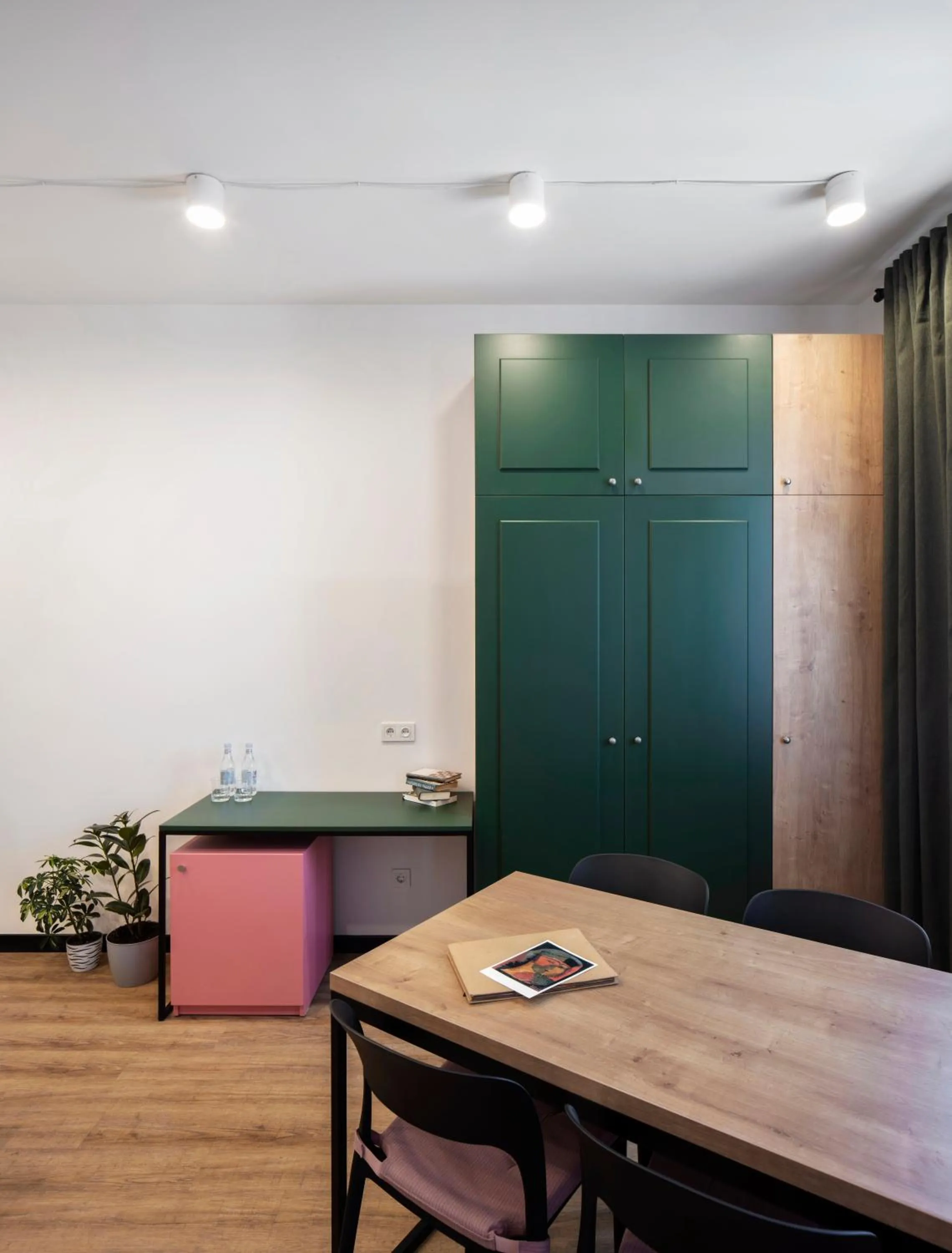 Seating area in Kantar Hotel