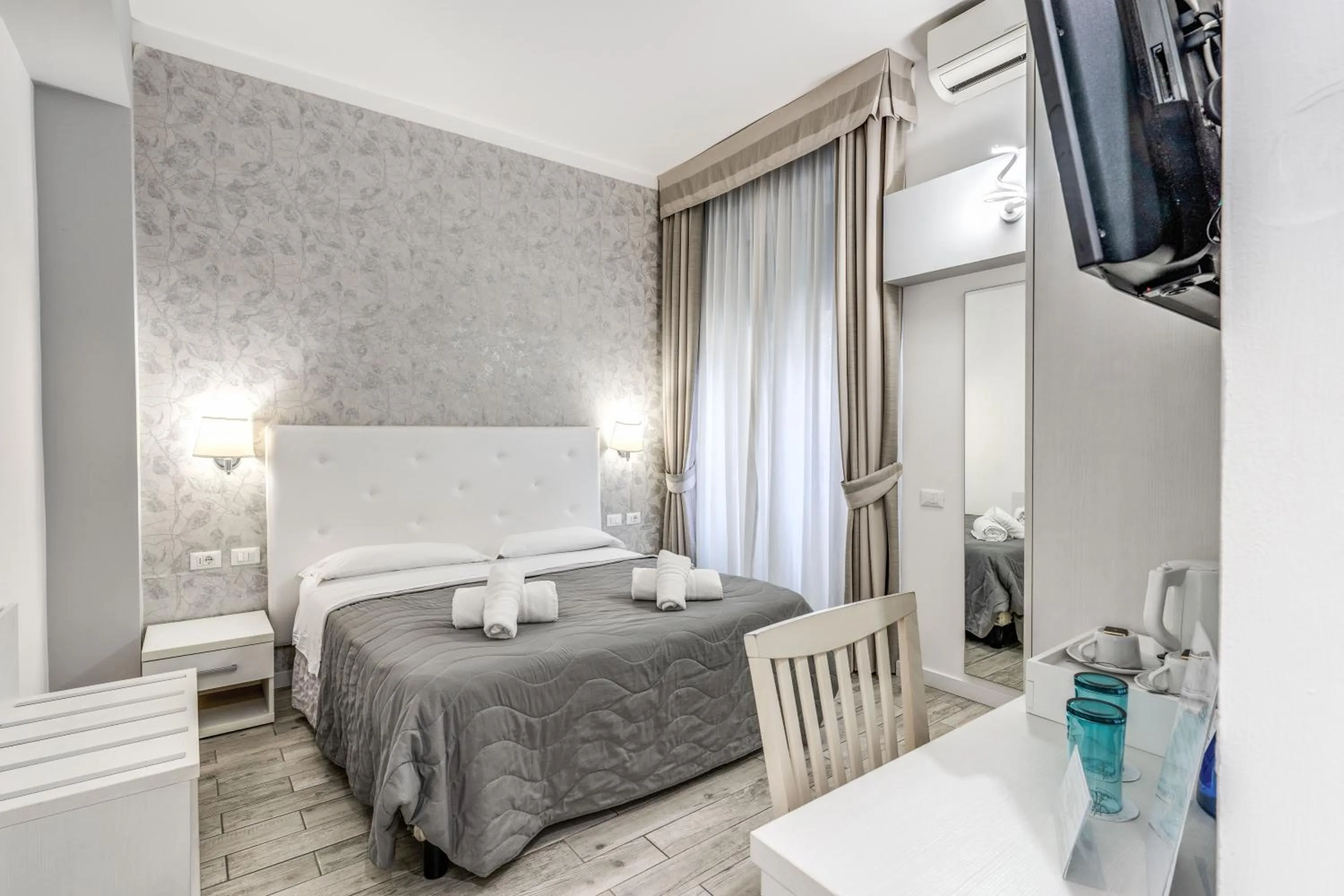 Bed in Gardenia Suite