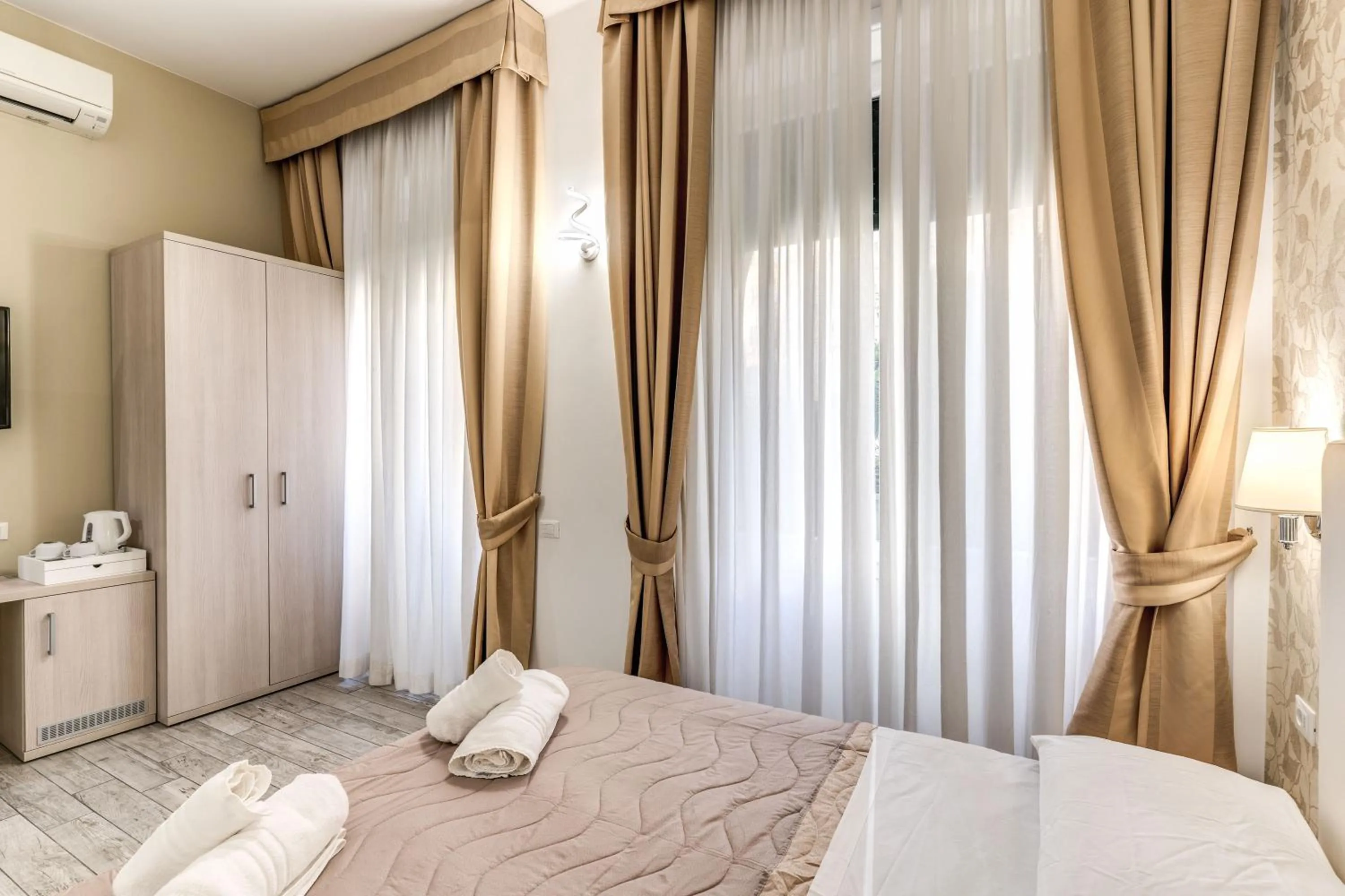 Bed in Gardenia Suite