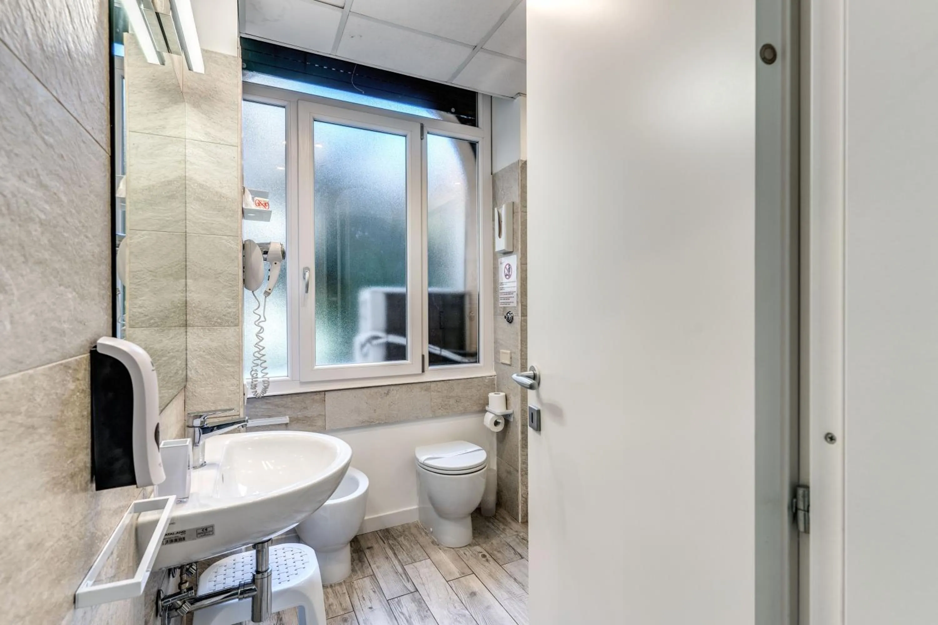 Toilet in Gardenia Suite