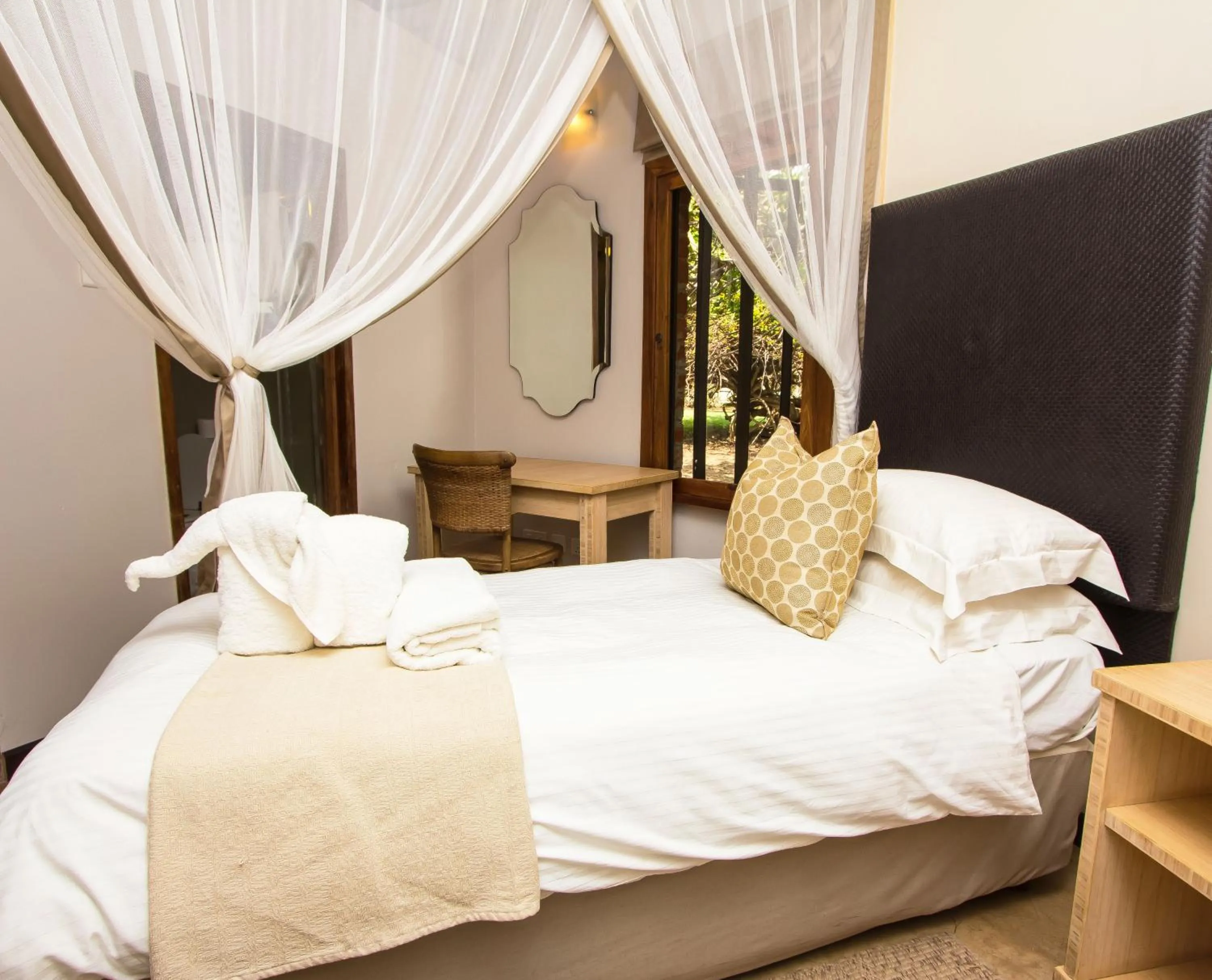 Bedroom, Bed in Lilayi Lodge