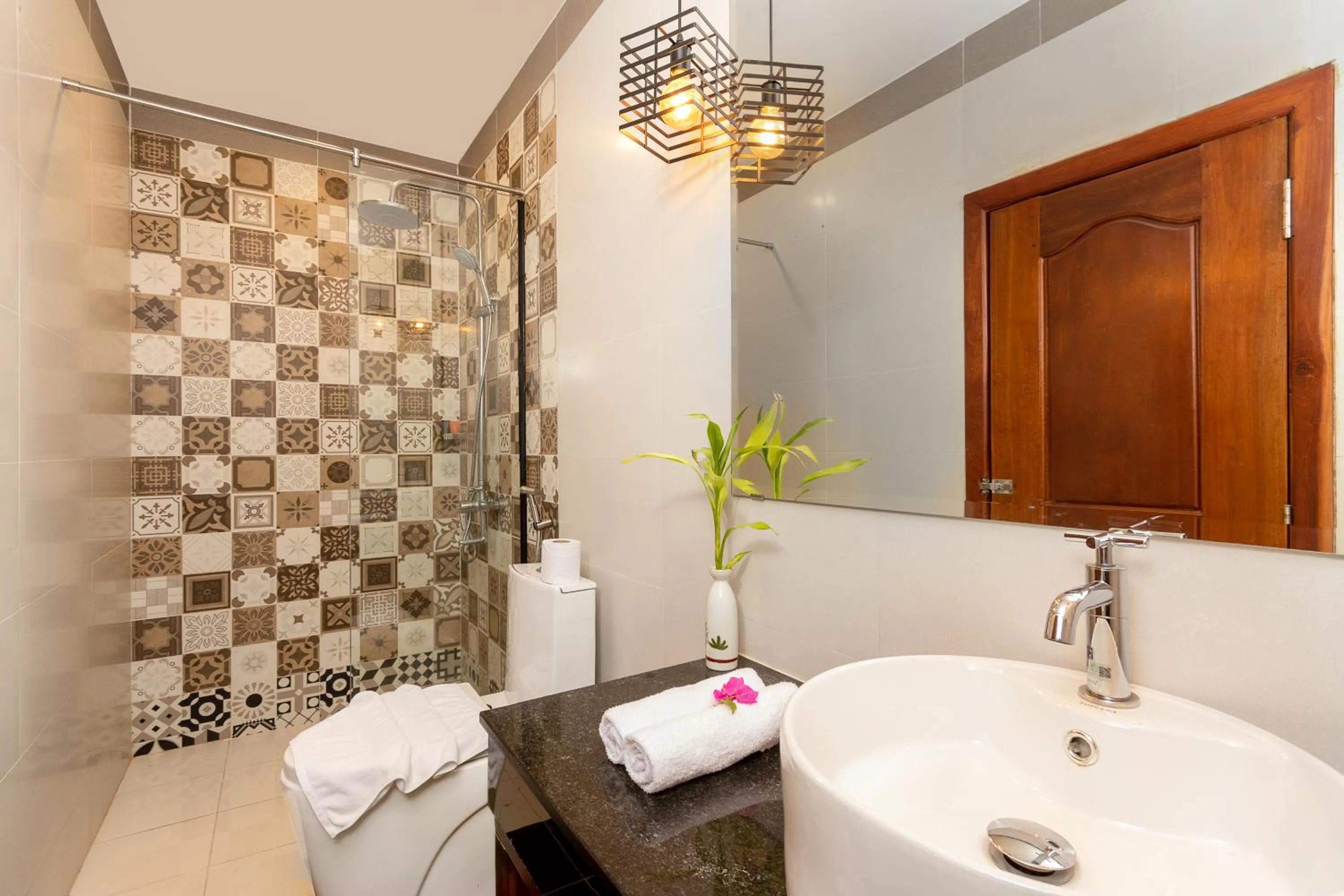 Toilet in Le Vert Angkor Hotel