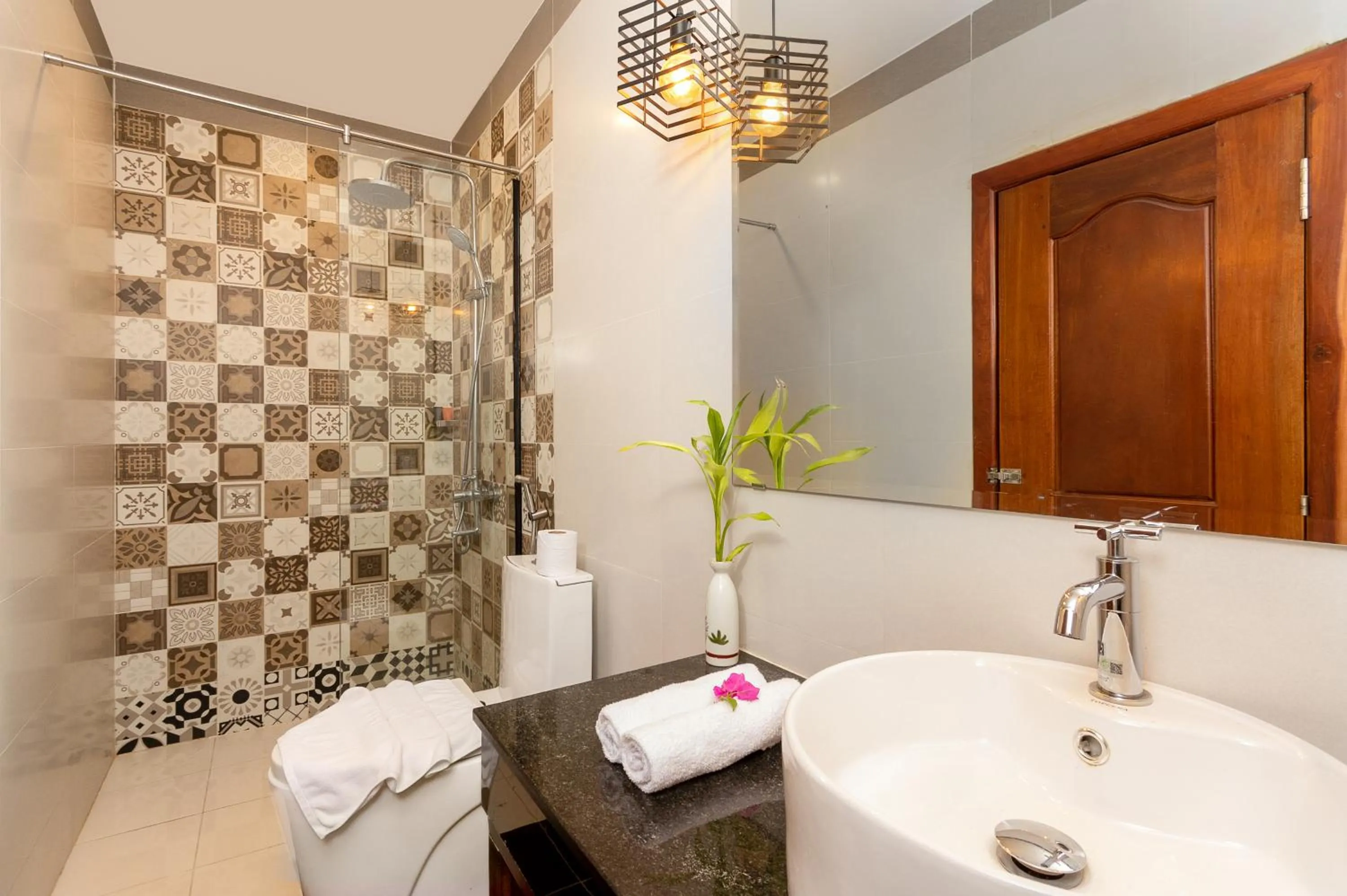 Toilet in Le Vert Angkor Hotel