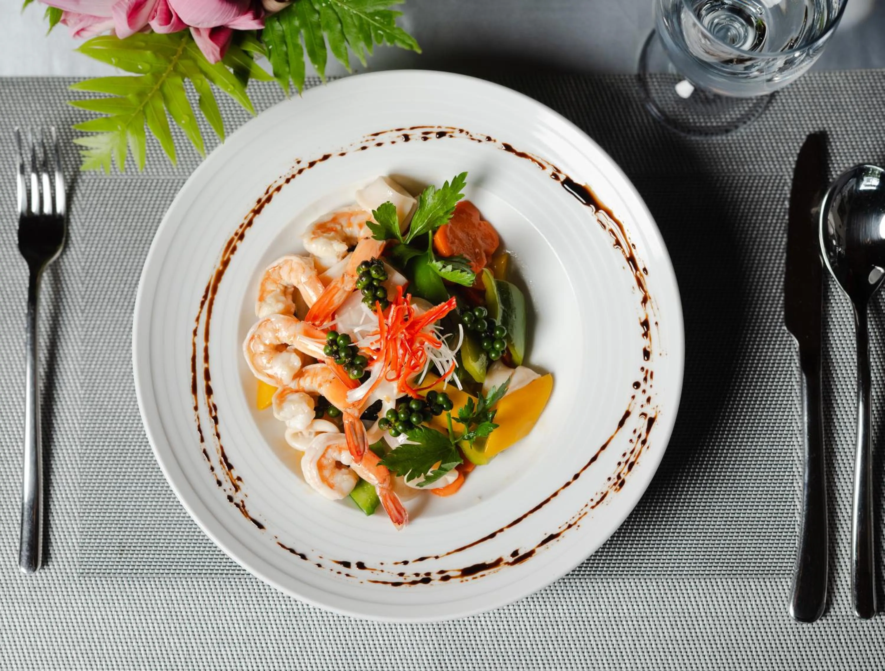 Restaurant/places to eat in Le Vert Angkor Hotel