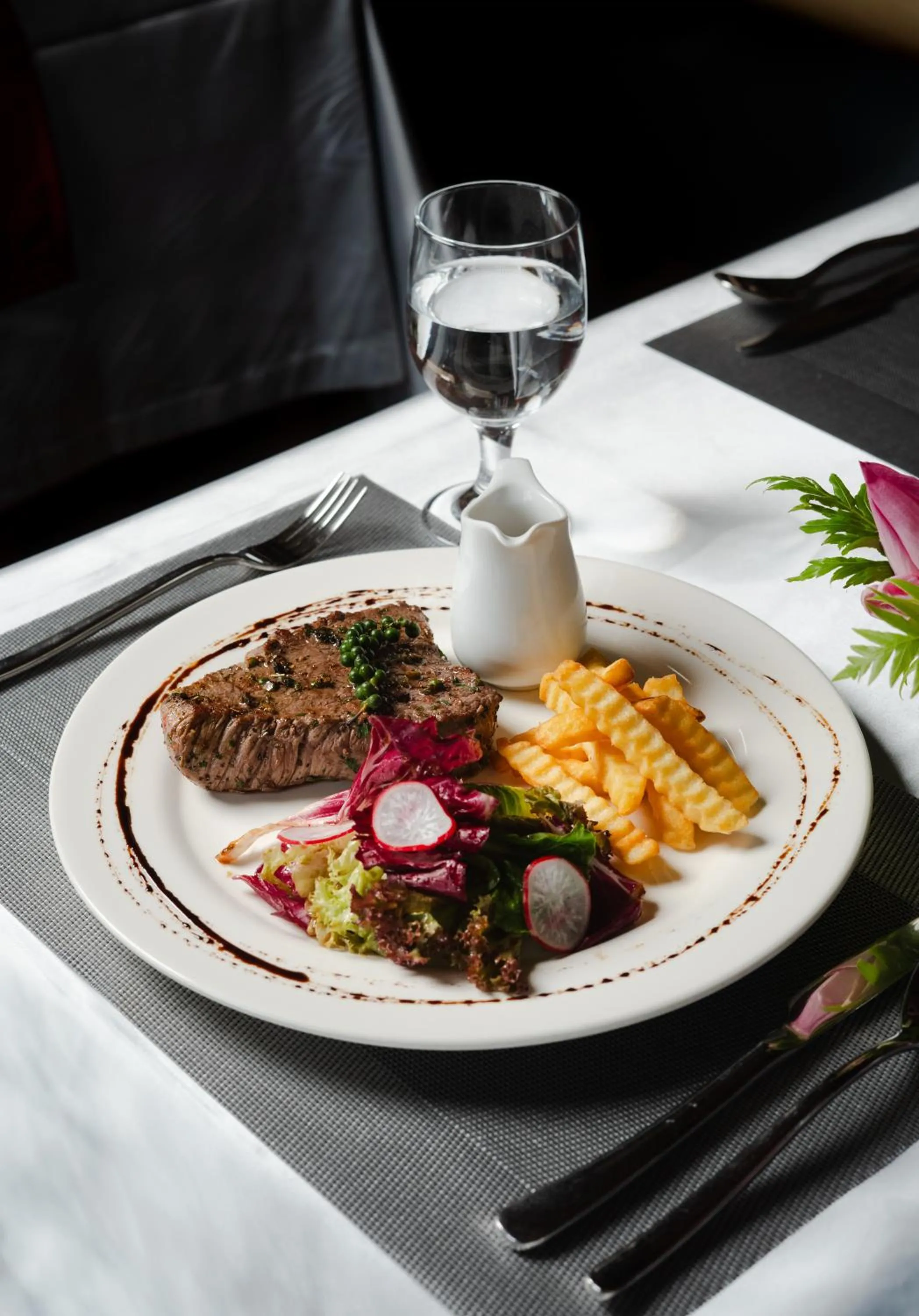 Restaurant/places to eat in Le Vert Angkor Hotel