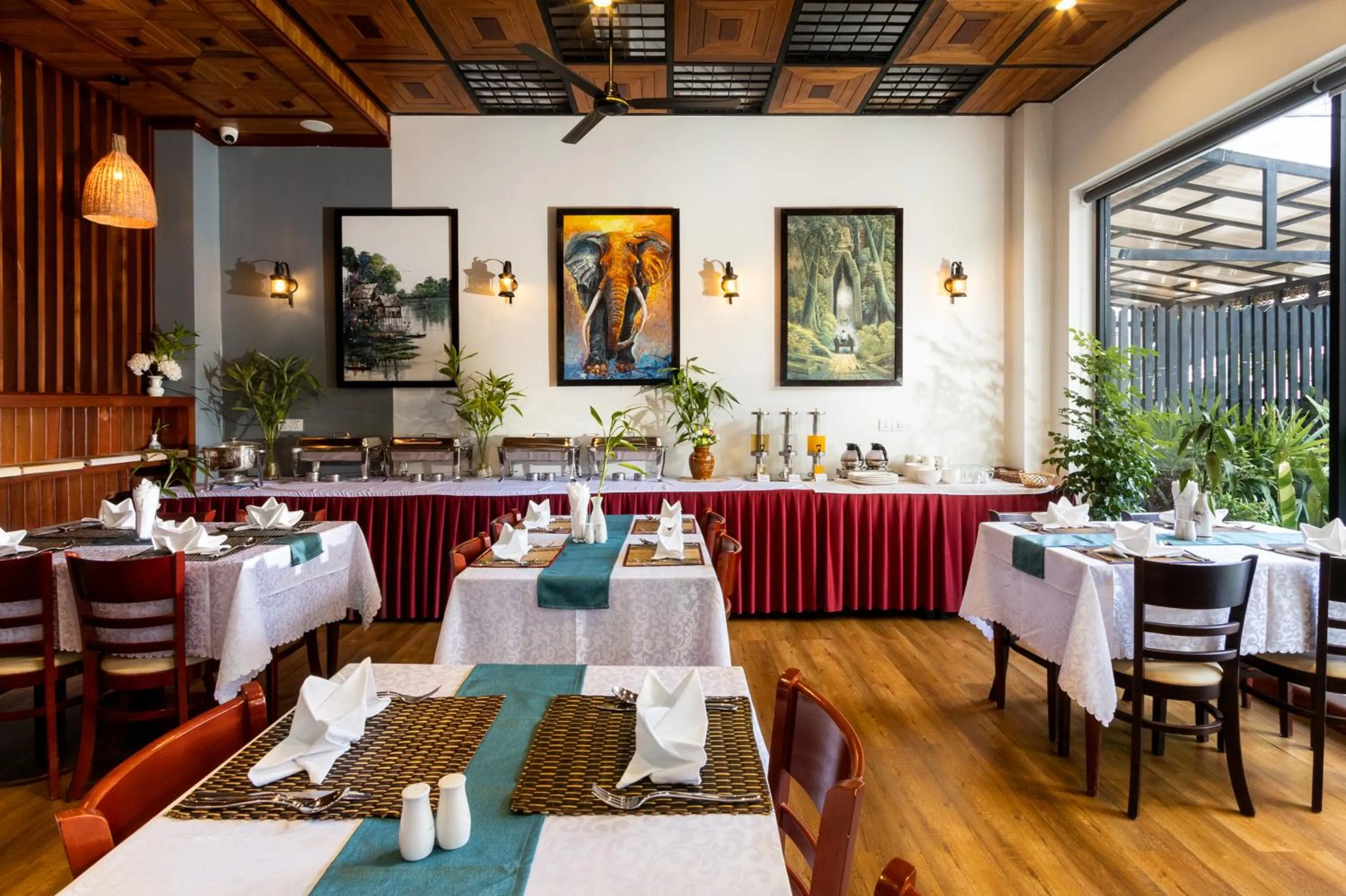 Restaurant/places to eat in Le Vert Angkor Hotel