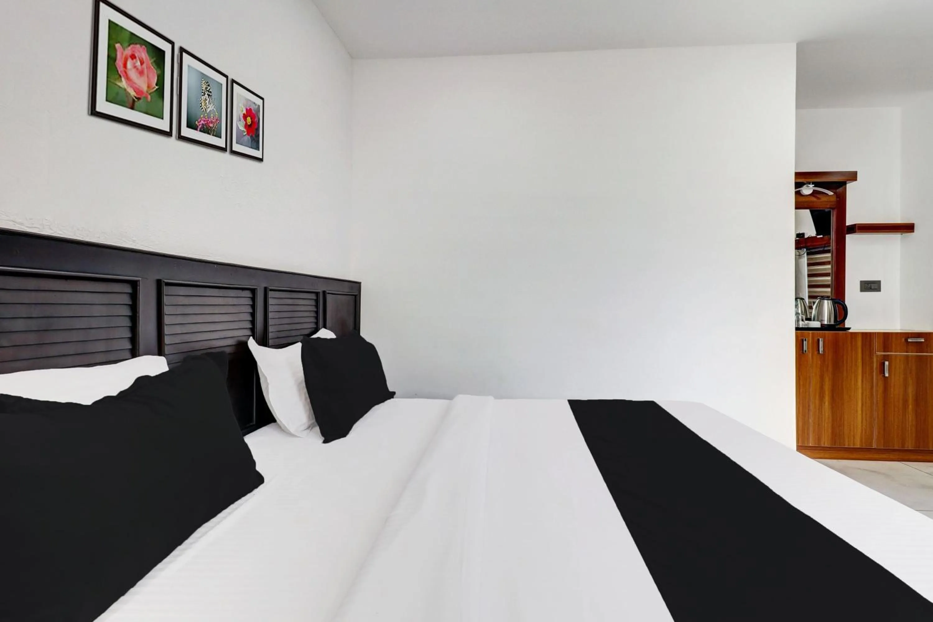 Bedroom, Bed in Collection O Munnar