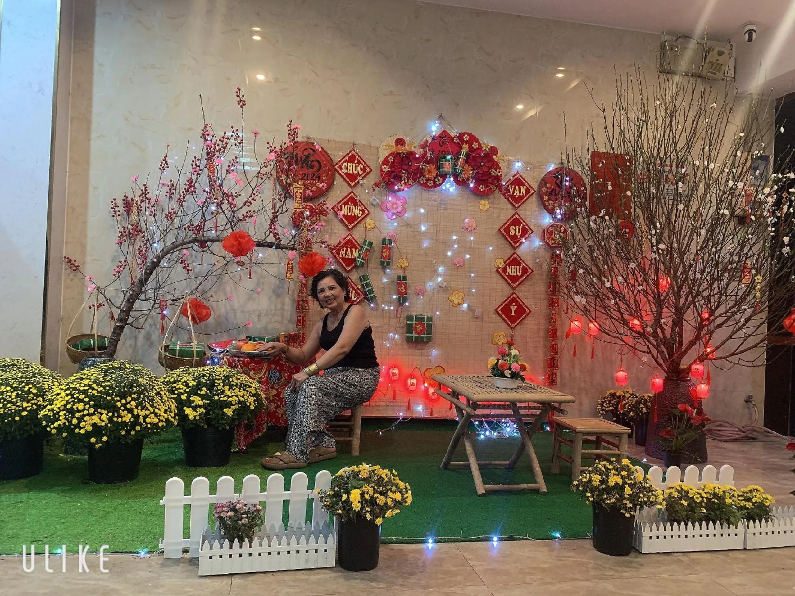 Communal lounge/ TV room in COZY Hotel HCM