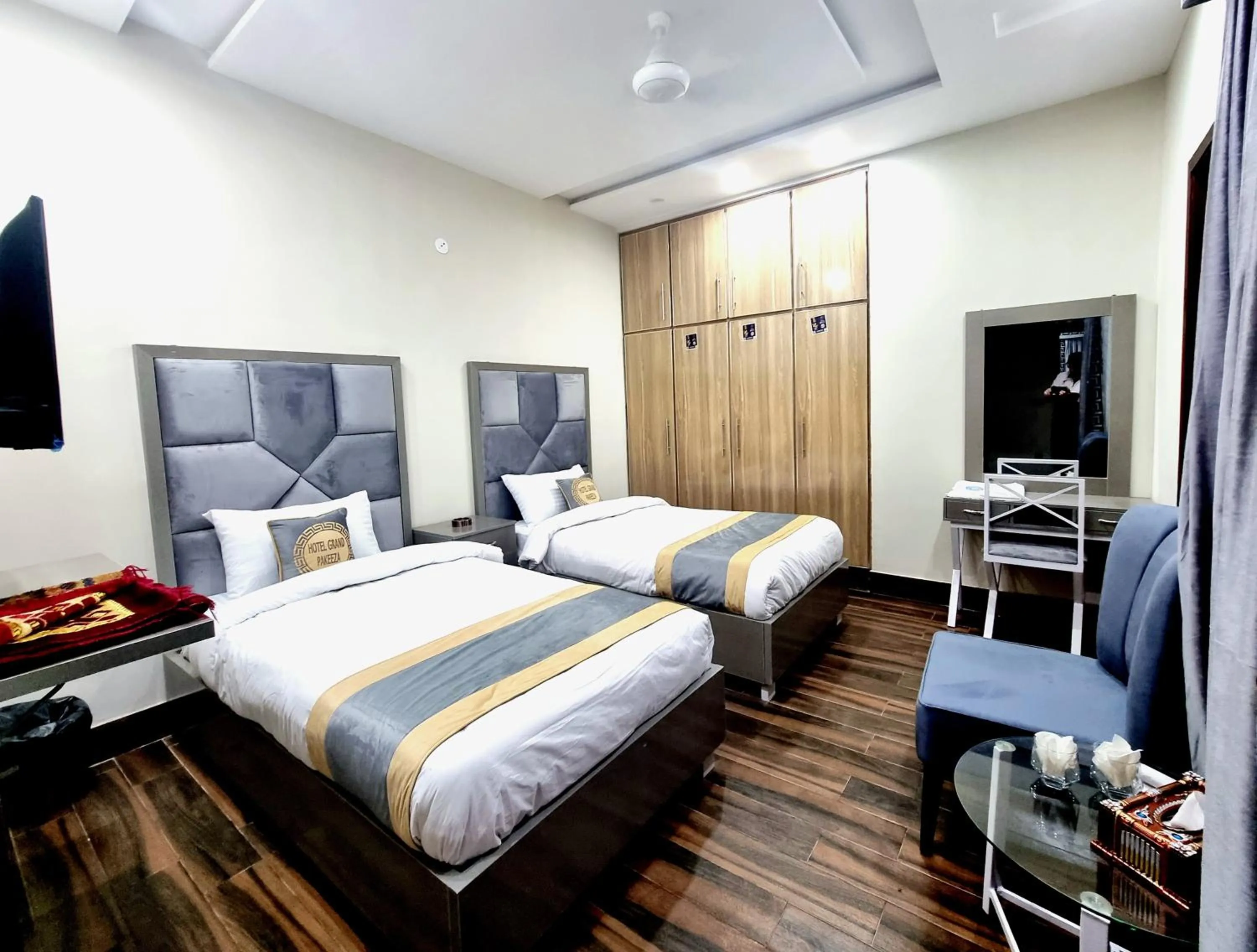 Bed in Hotel Grand Pakeeza