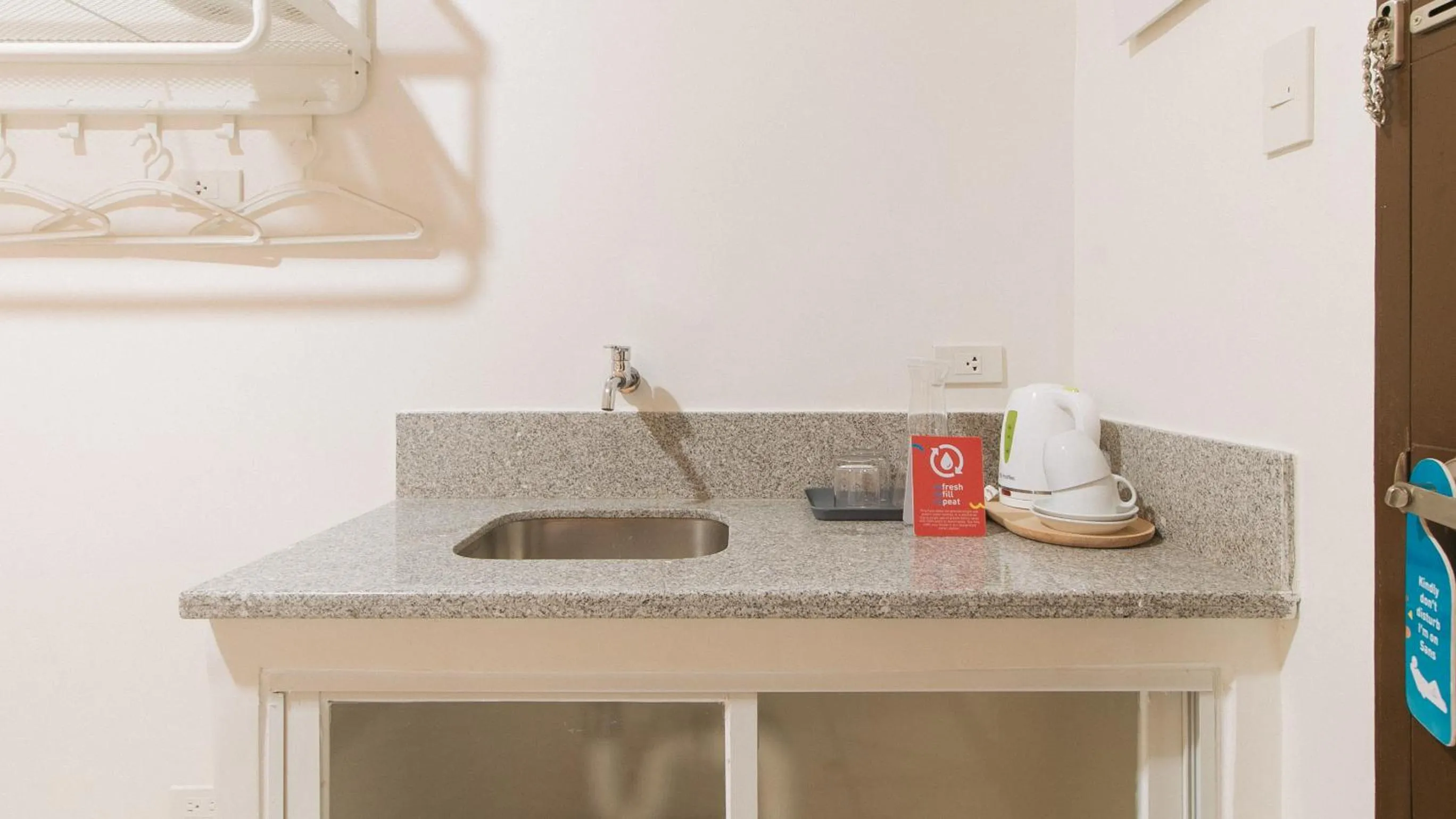 Bedroom in Sans Hotel at One JD Place Makati by RedDoorz