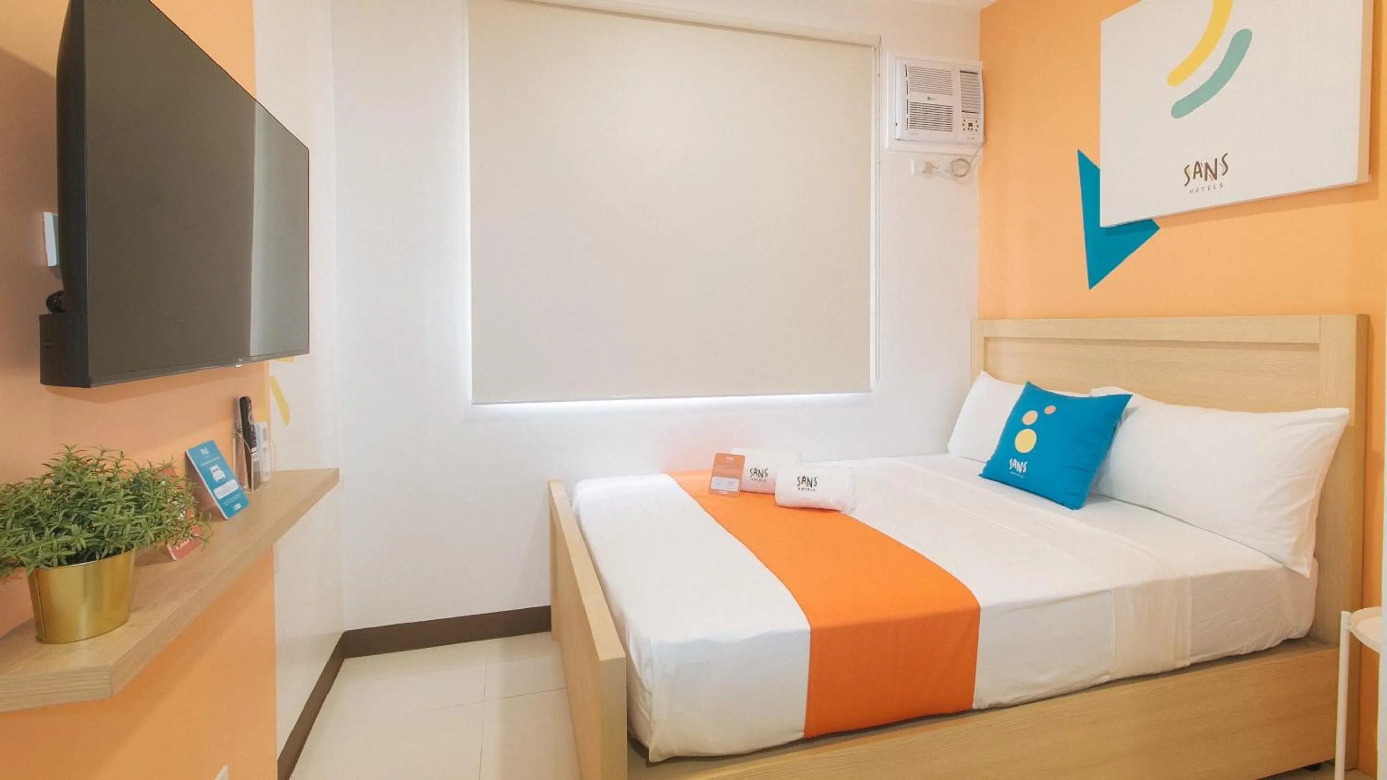 Photo of the whole room, Bed in Sans Hotel at One JD Place Makati by RedDoorz