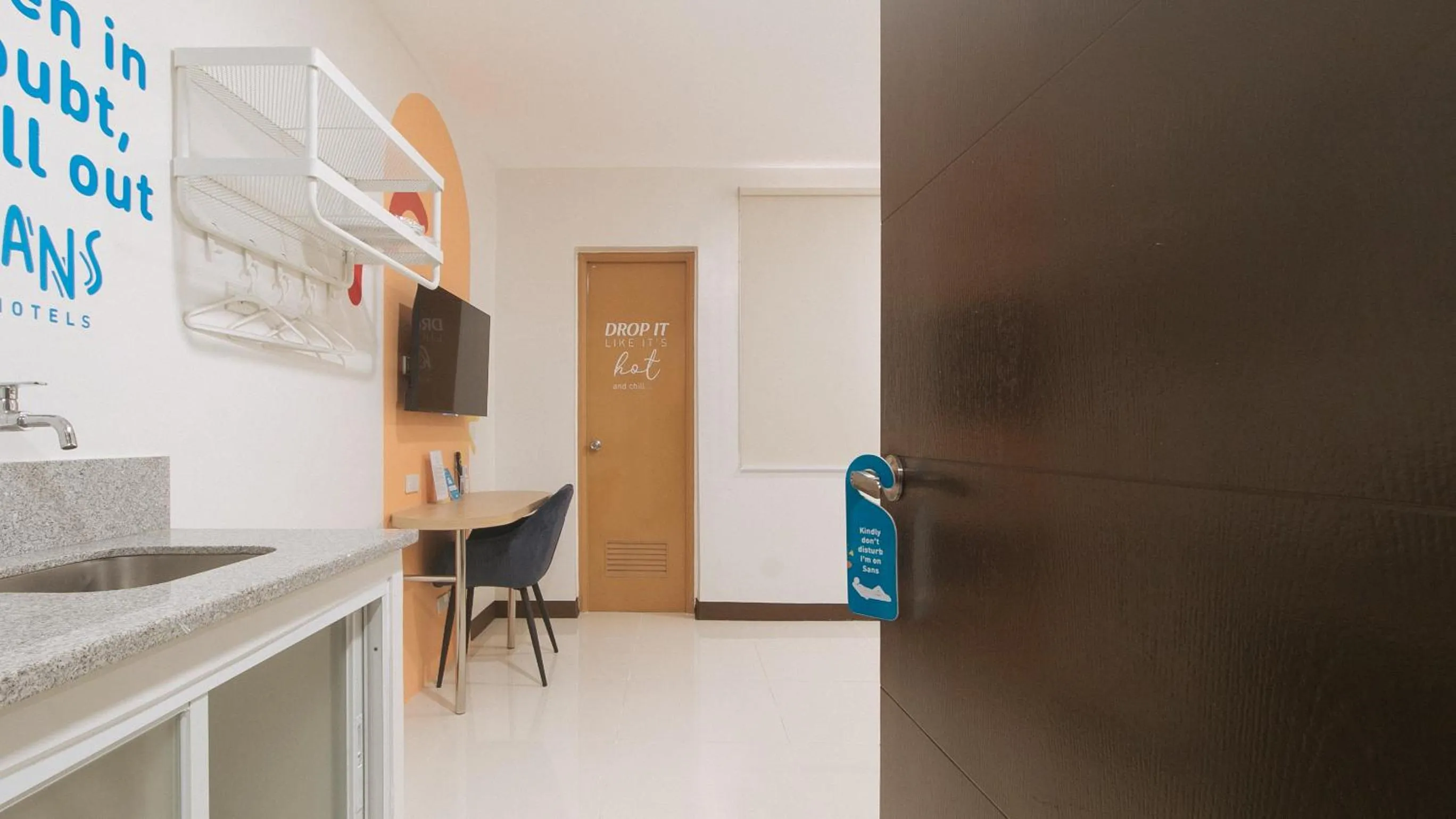 Bedroom in Sans Hotel at One JD Place Makati by RedDoorz