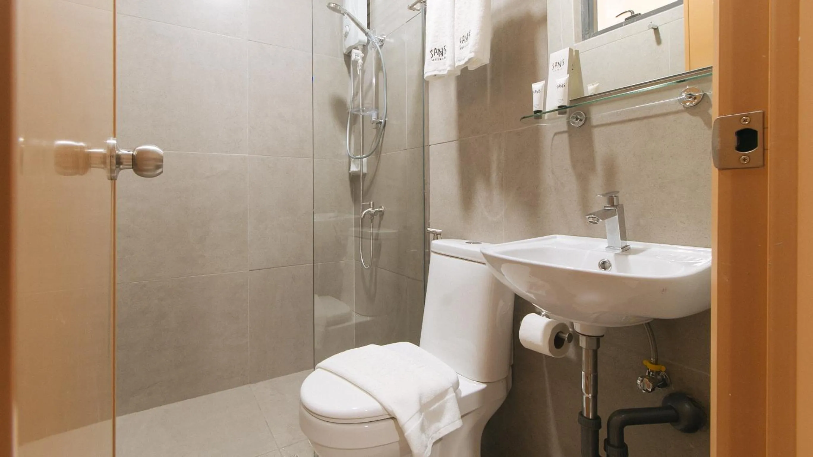 Shower in Sans Hotel at One JD Place Makati by RedDoorz