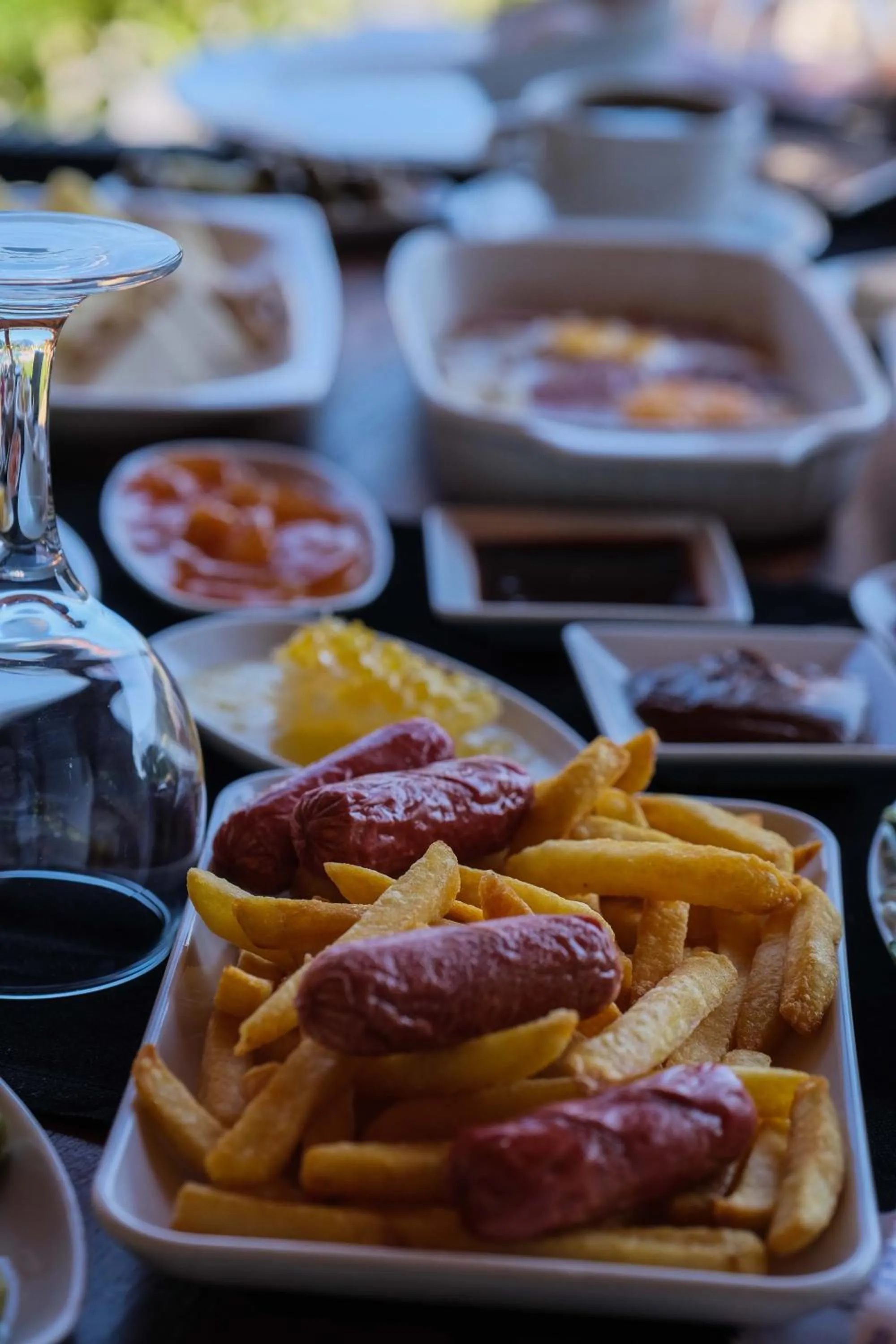 Restaurant/places to eat in Apella Hotel