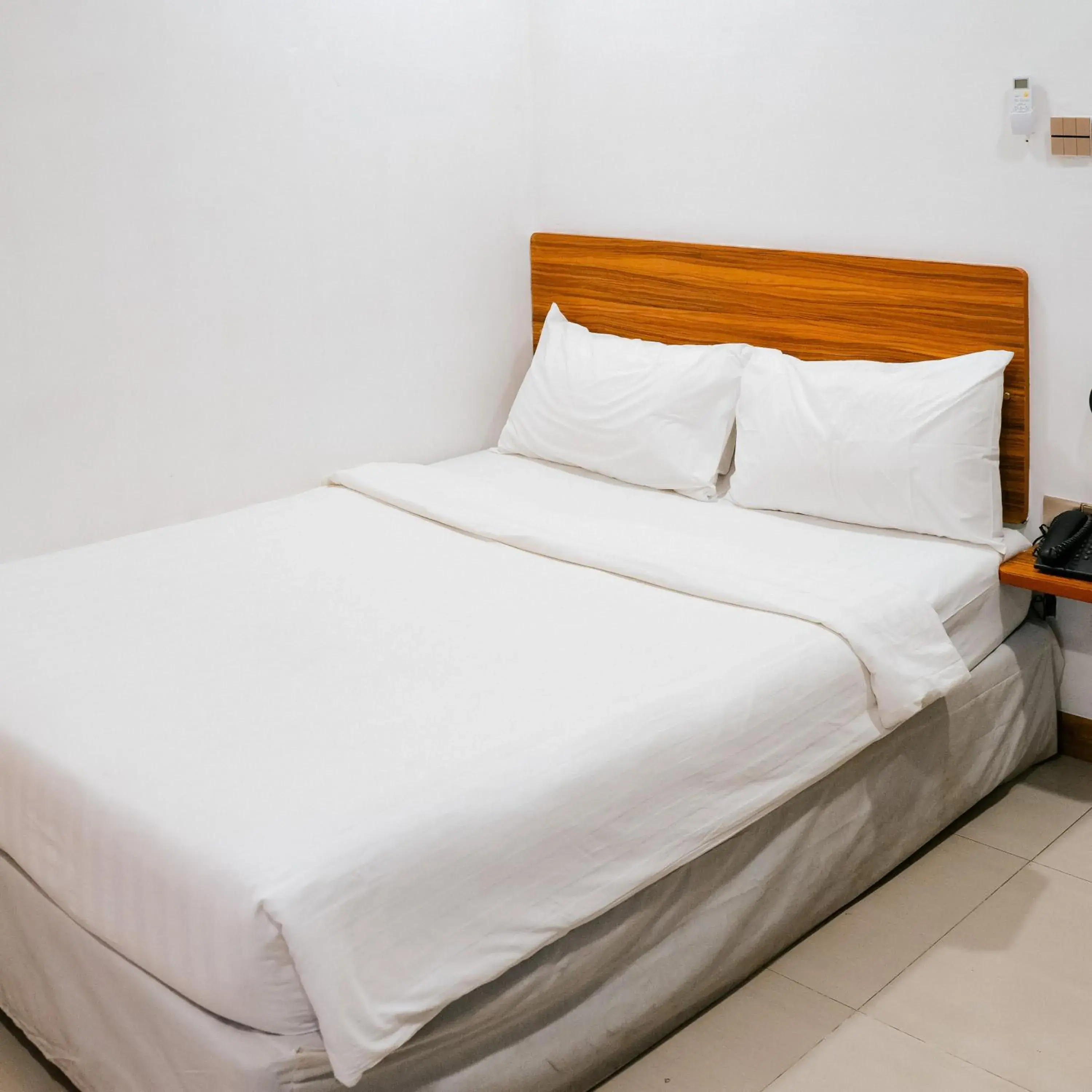 Superior Double Room in Chola Inn at Nagoya Hill Batam Mitra RedDoorz Superior Double Room in Chola Inn at Nagoya Hill Batam Mitra RedDoorz