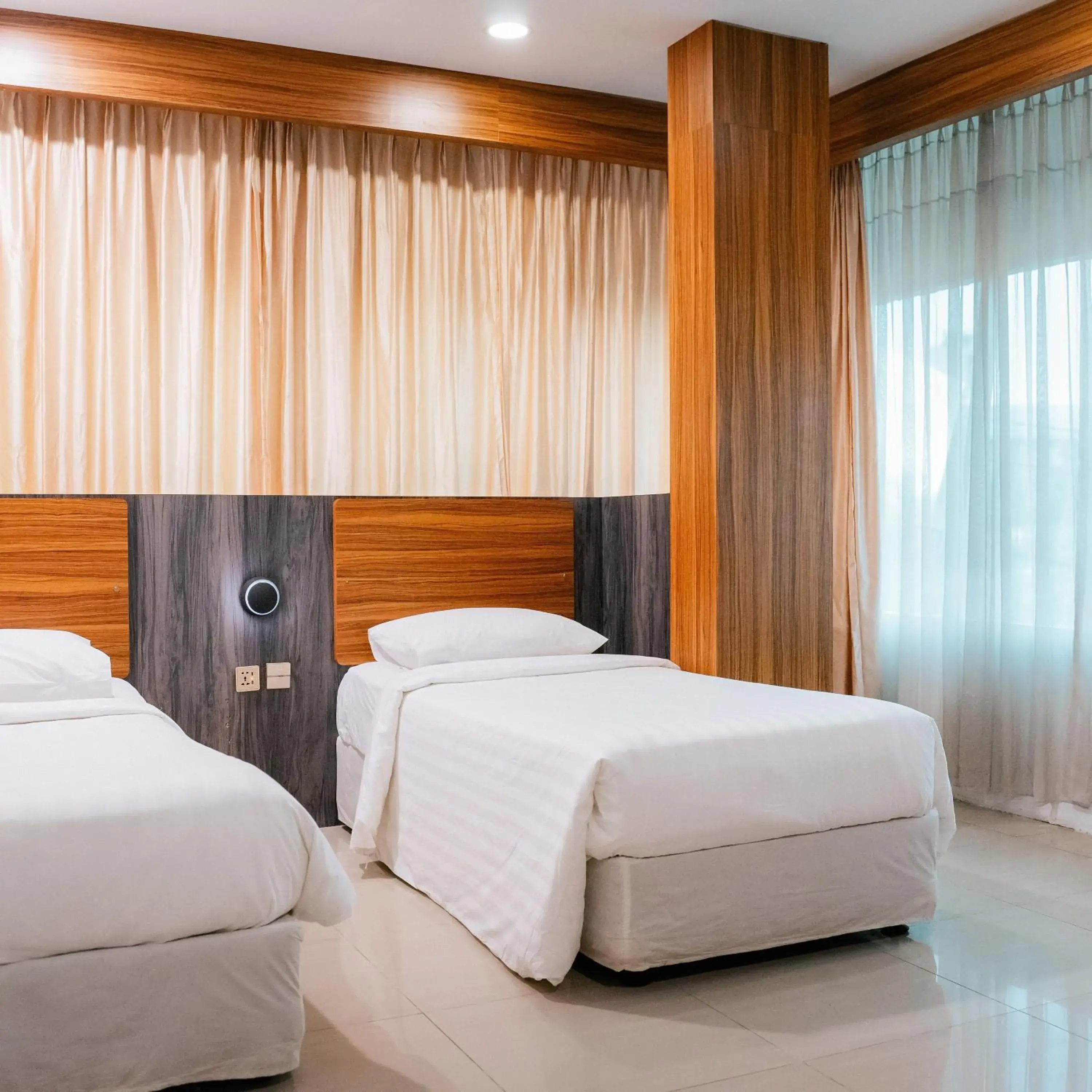 Deluxe Twin Room in Chola Inn at Nagoya Hill Batam Mitra RedDoorz Deluxe Twin Room in Chola Inn at Nagoya Hill Batam Mitra RedDoorz