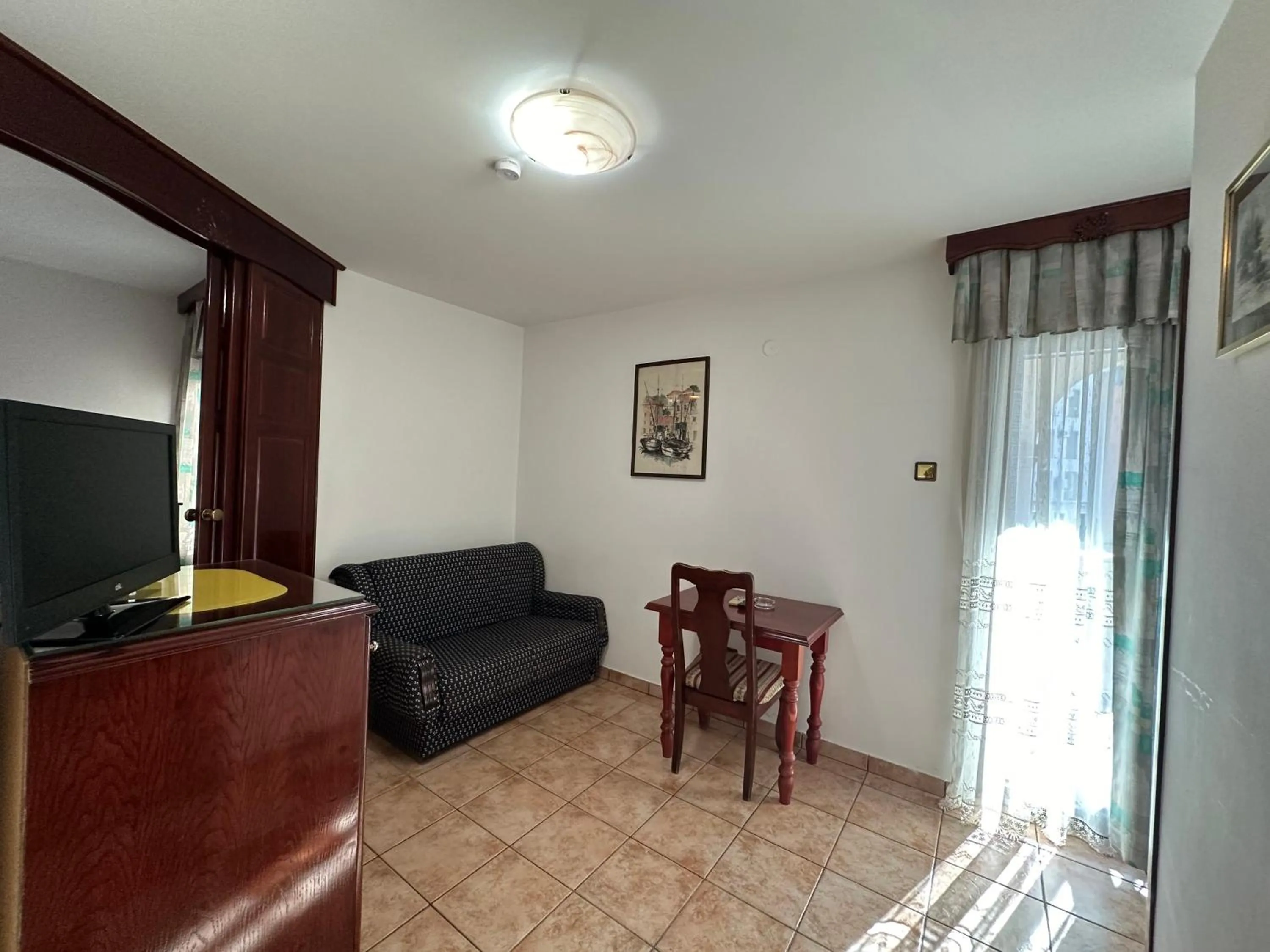 TV and multimedia in Beatrix Lux Hotel