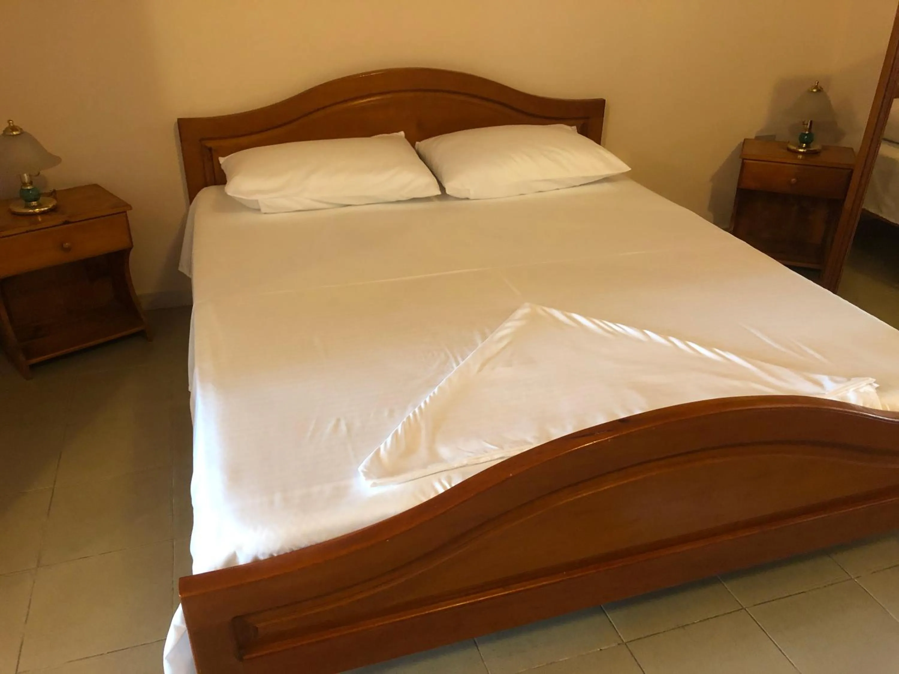 Bed in VILLA PEPETO Durres Albania