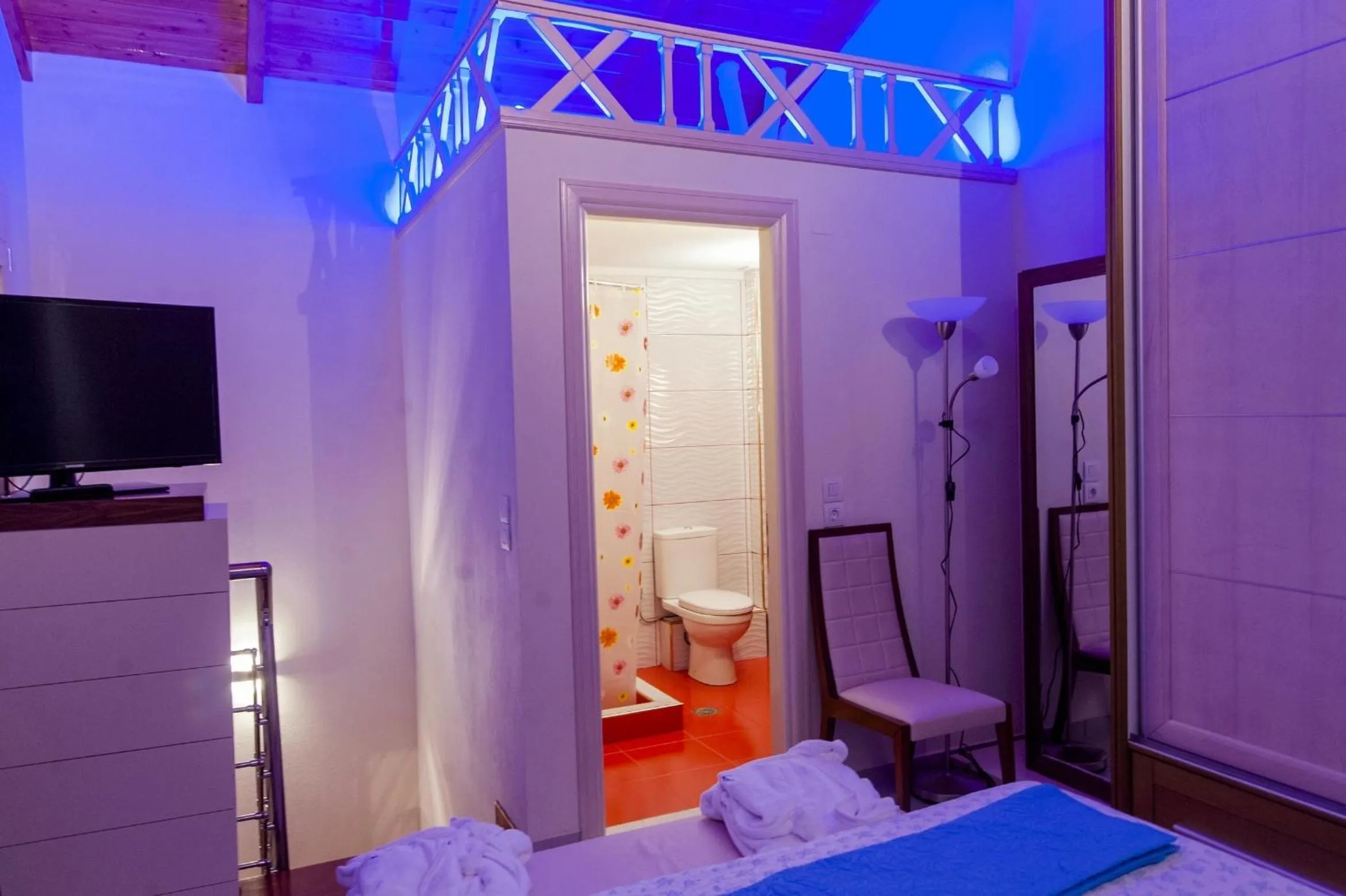 Decorative detail, Bed in All Saints Villas