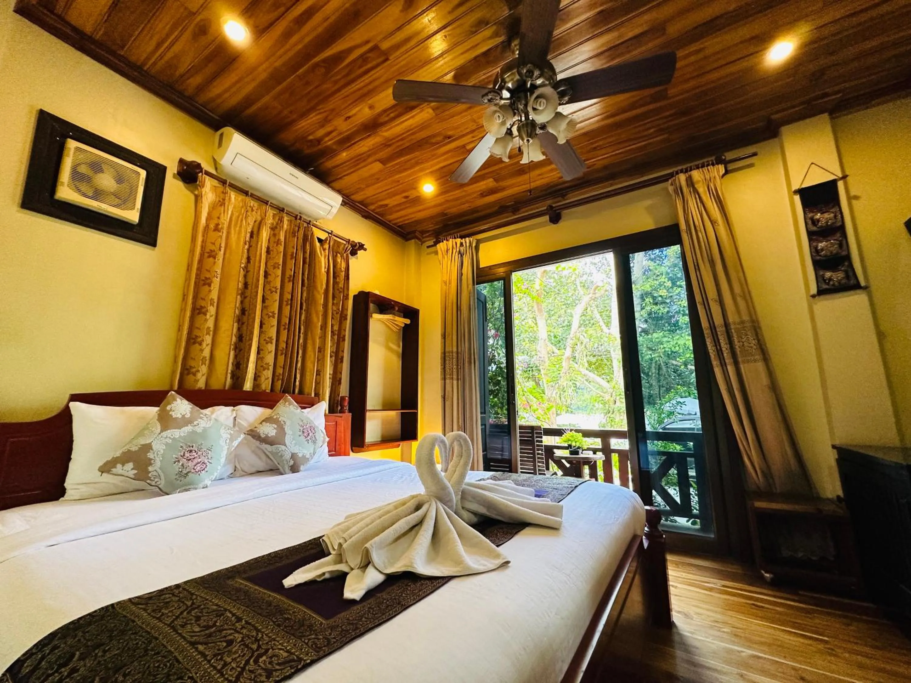 Bed in Anisa Mekong Riverside Villa