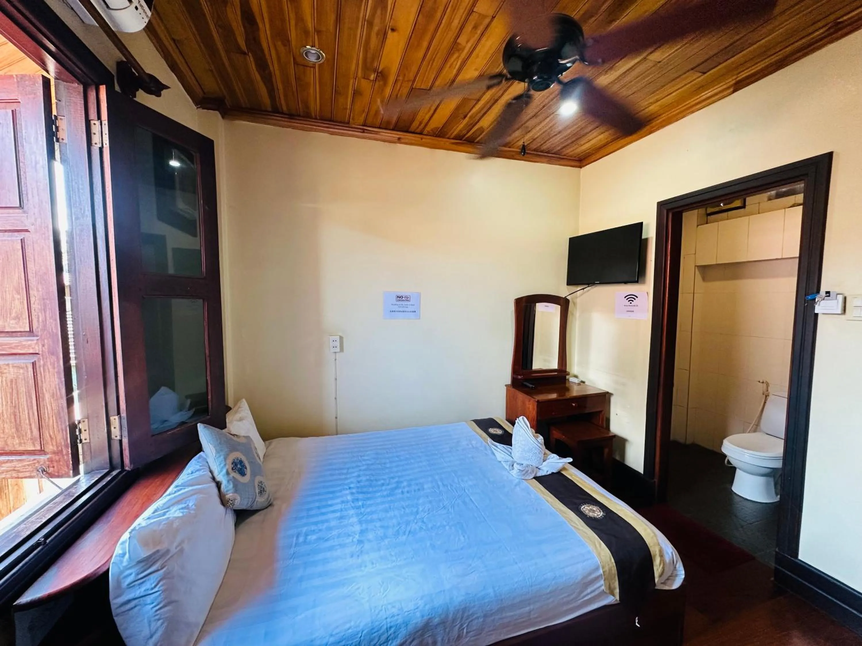 Communal lounge/ TV room, Bed in Anisa Mekong Riverside Villa