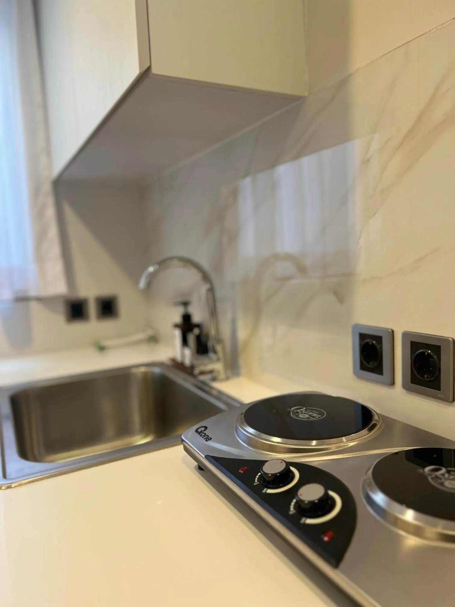 Kitchen or kitchenette in Charlie Guest House