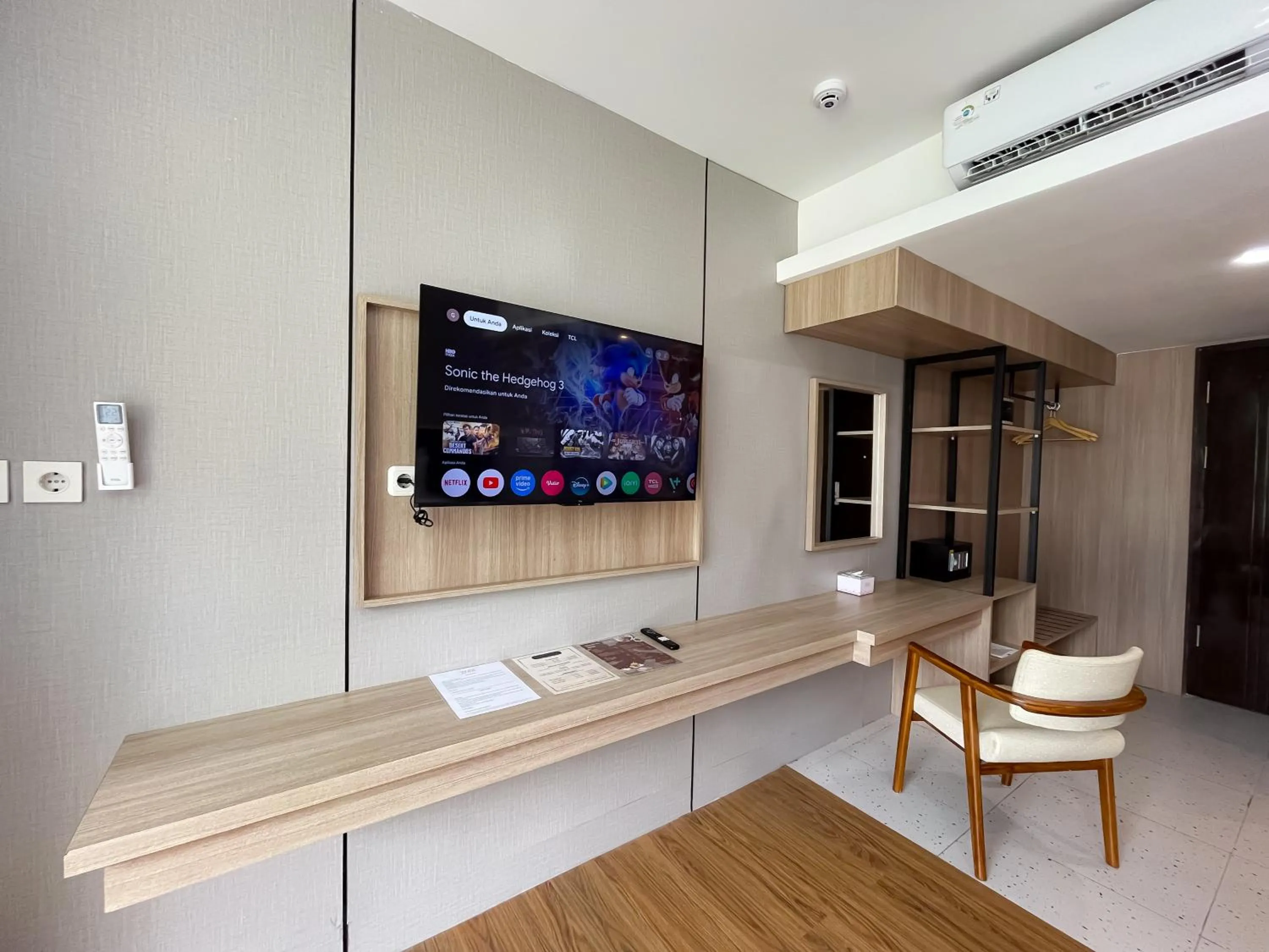 TV and multimedia in Gulala Azana Hotel & Resort Guci Tegal