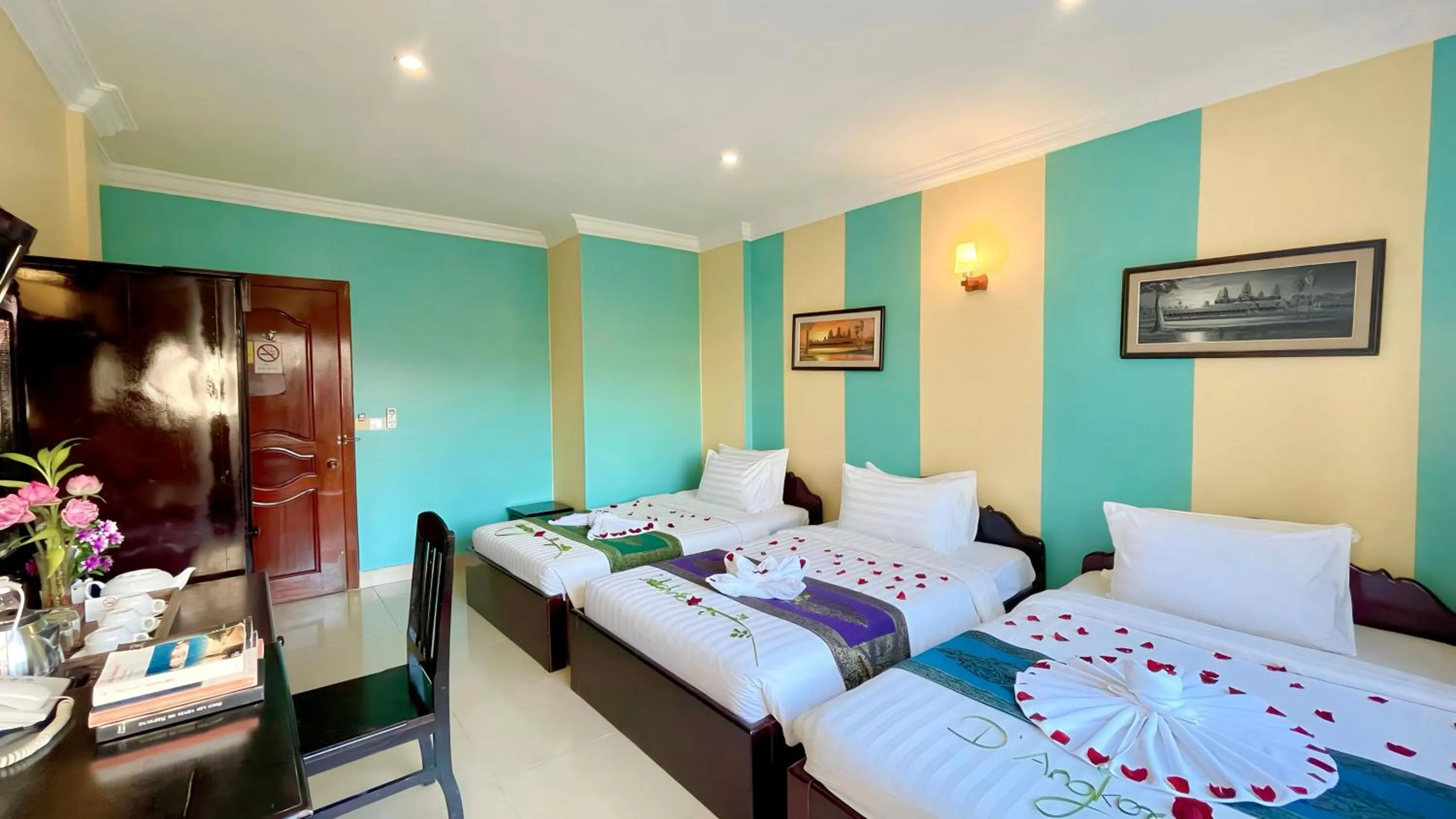 Bedroom, Bed in Harmony Indochine d'Angkor