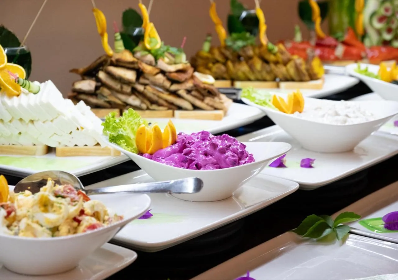 Food and drinks in Xeno Eftalia Resort Hotel