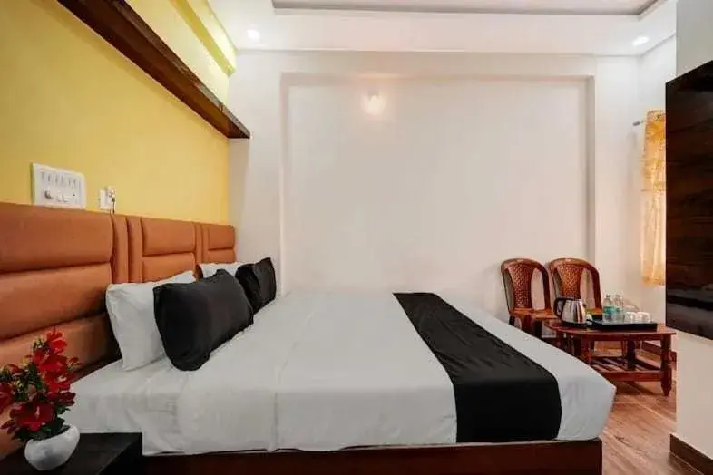 Standard Double Room - single occupancy in Collection O UTSAV GRAND Standard Double Room - single occupancy in Collection O UTSAV GRAND