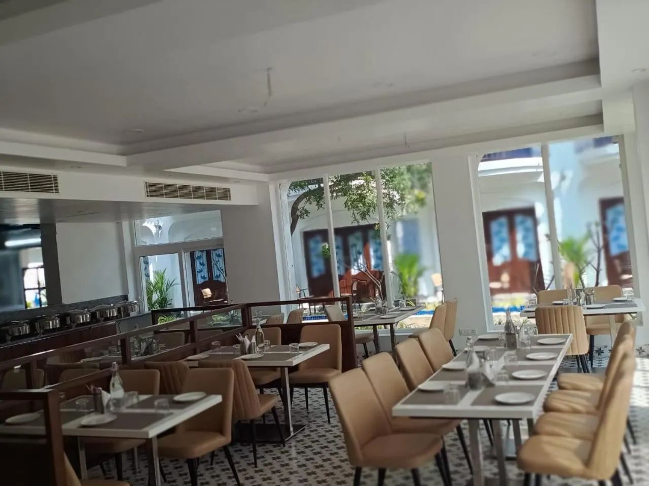 Restaurant/places to eat in Le MIAMI RESORT