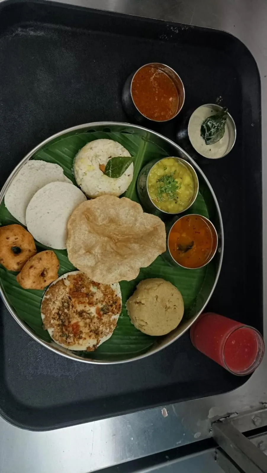 Restaurant/places to eat in Le MIAMI RESORT