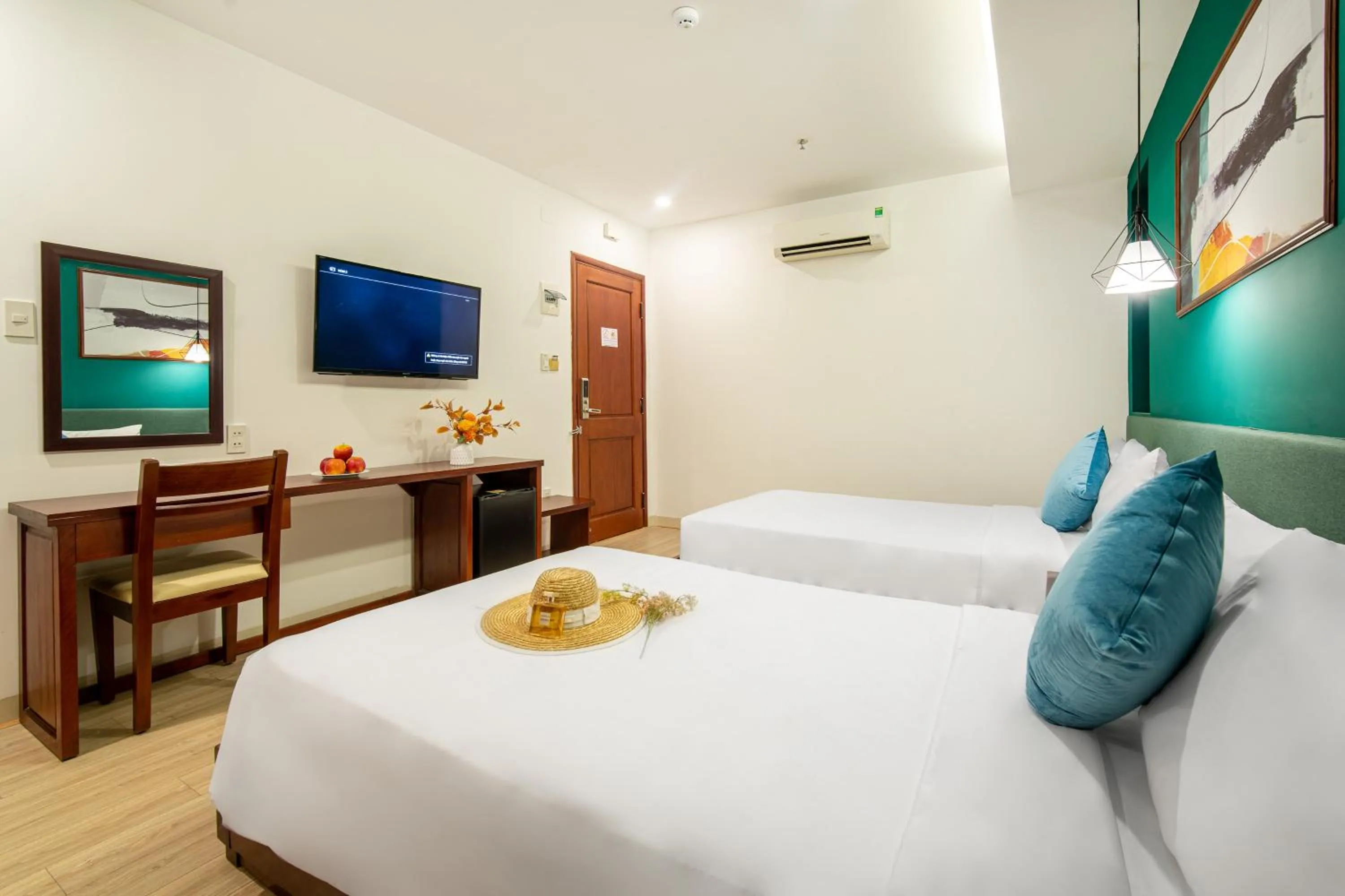 Communal lounge/ TV room, Bed in May Beach Hotel