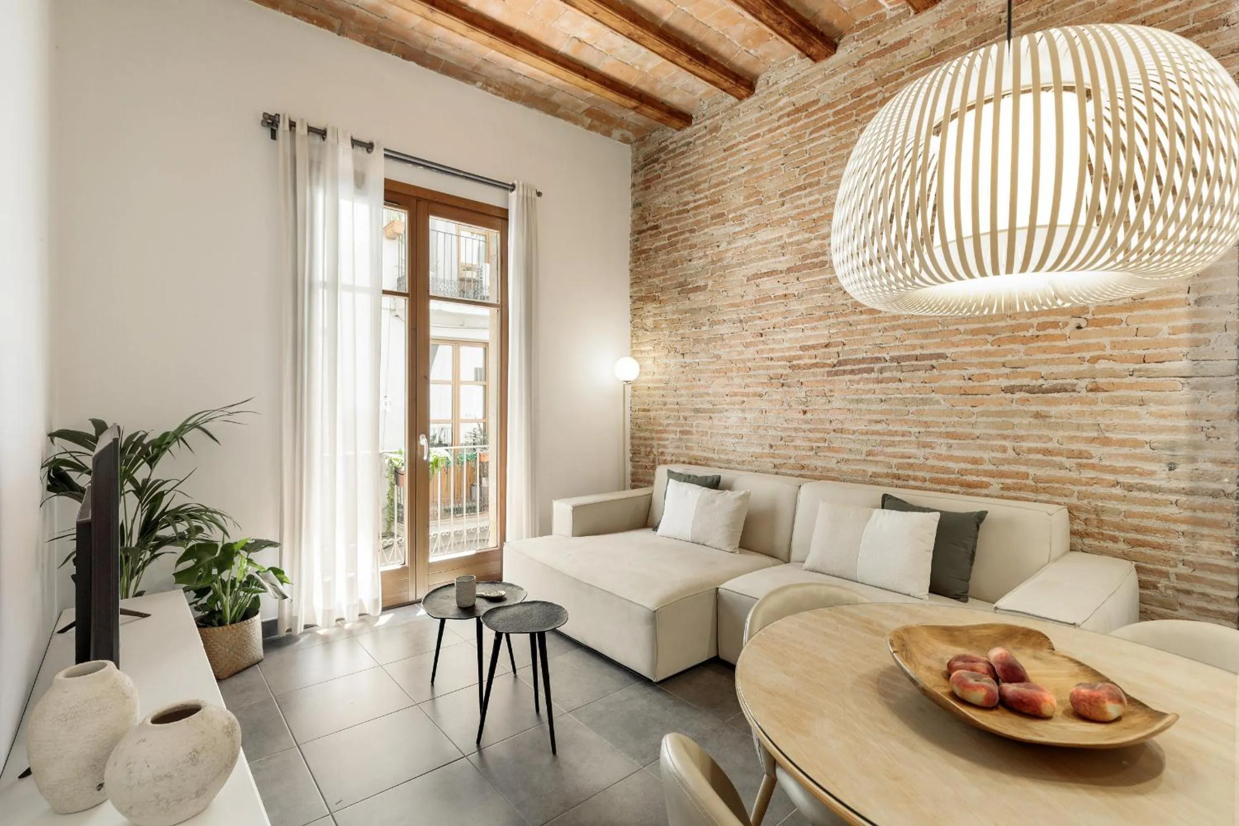 Dining area in Ola Living MACBA