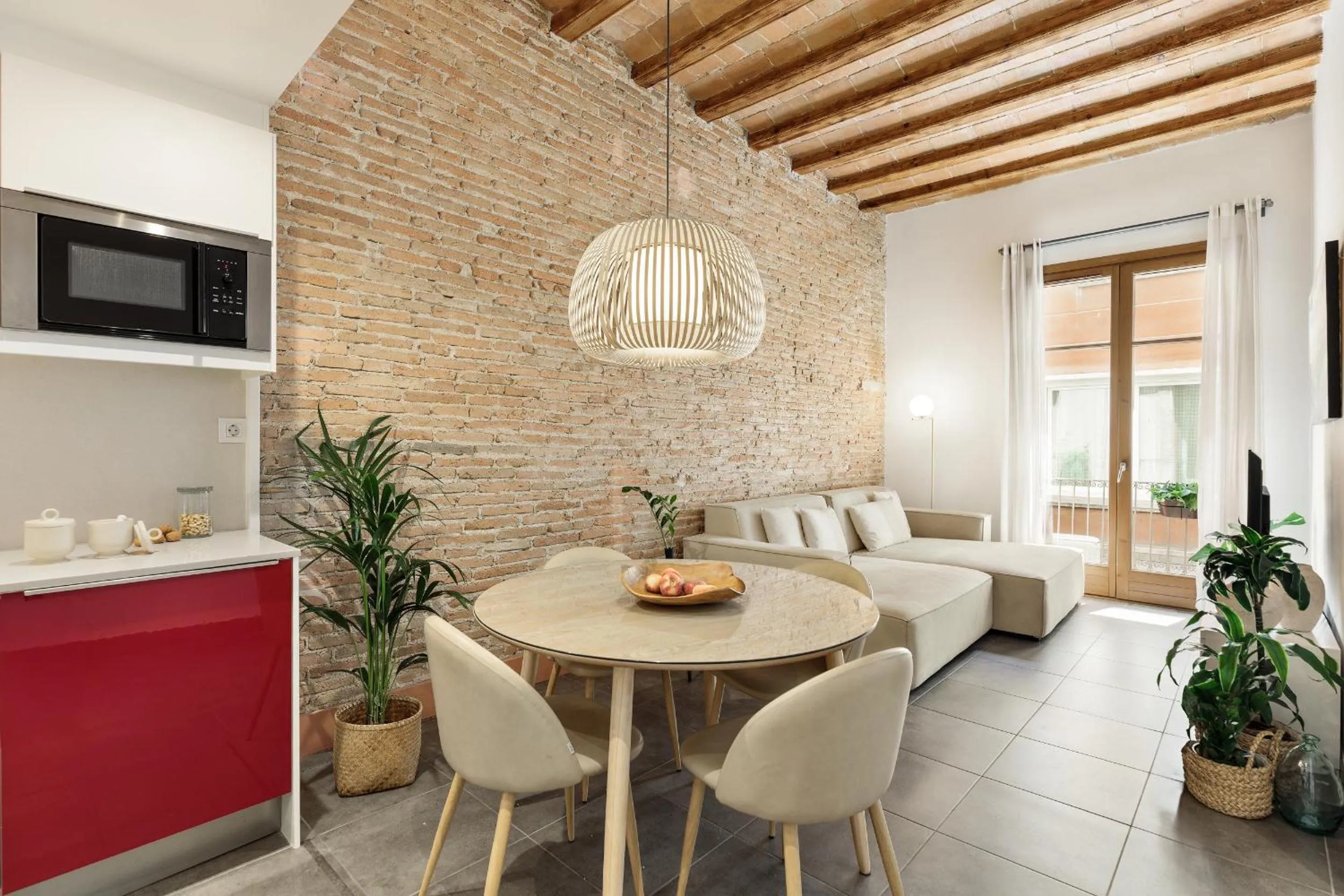 Dining area in Ola Living MACBA