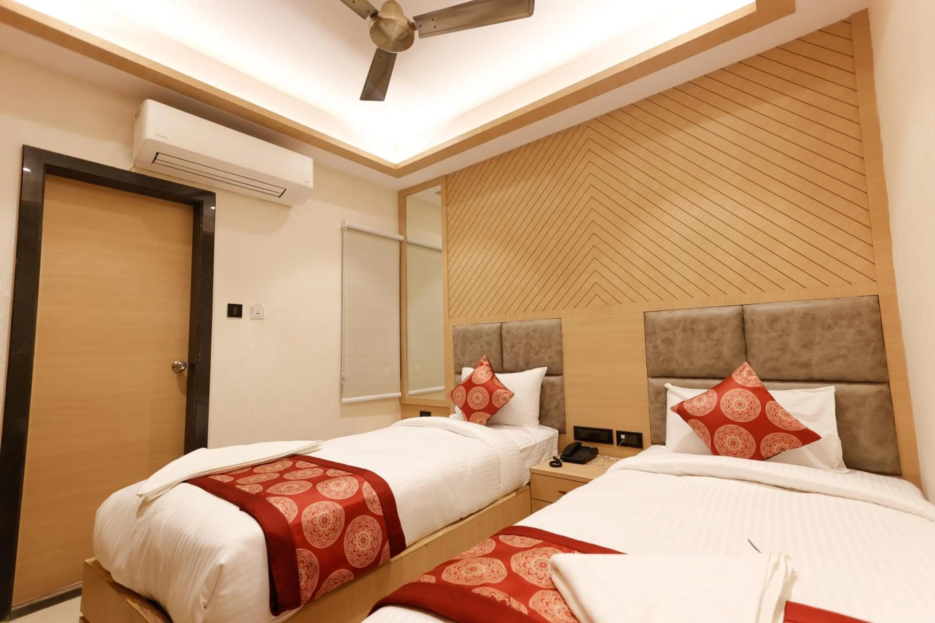 Bedroom in Hotel Sarc Inn