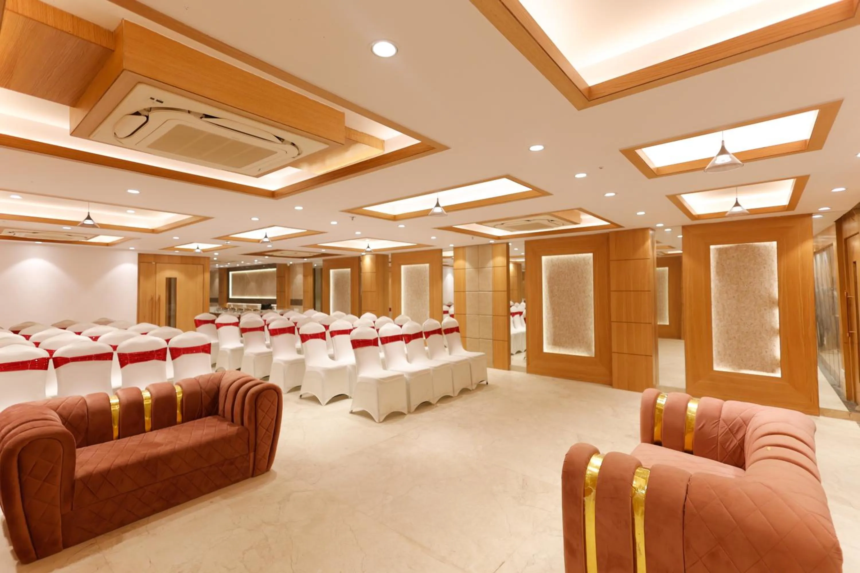 Banquet/Function facilities in Hotel Sarc Inn